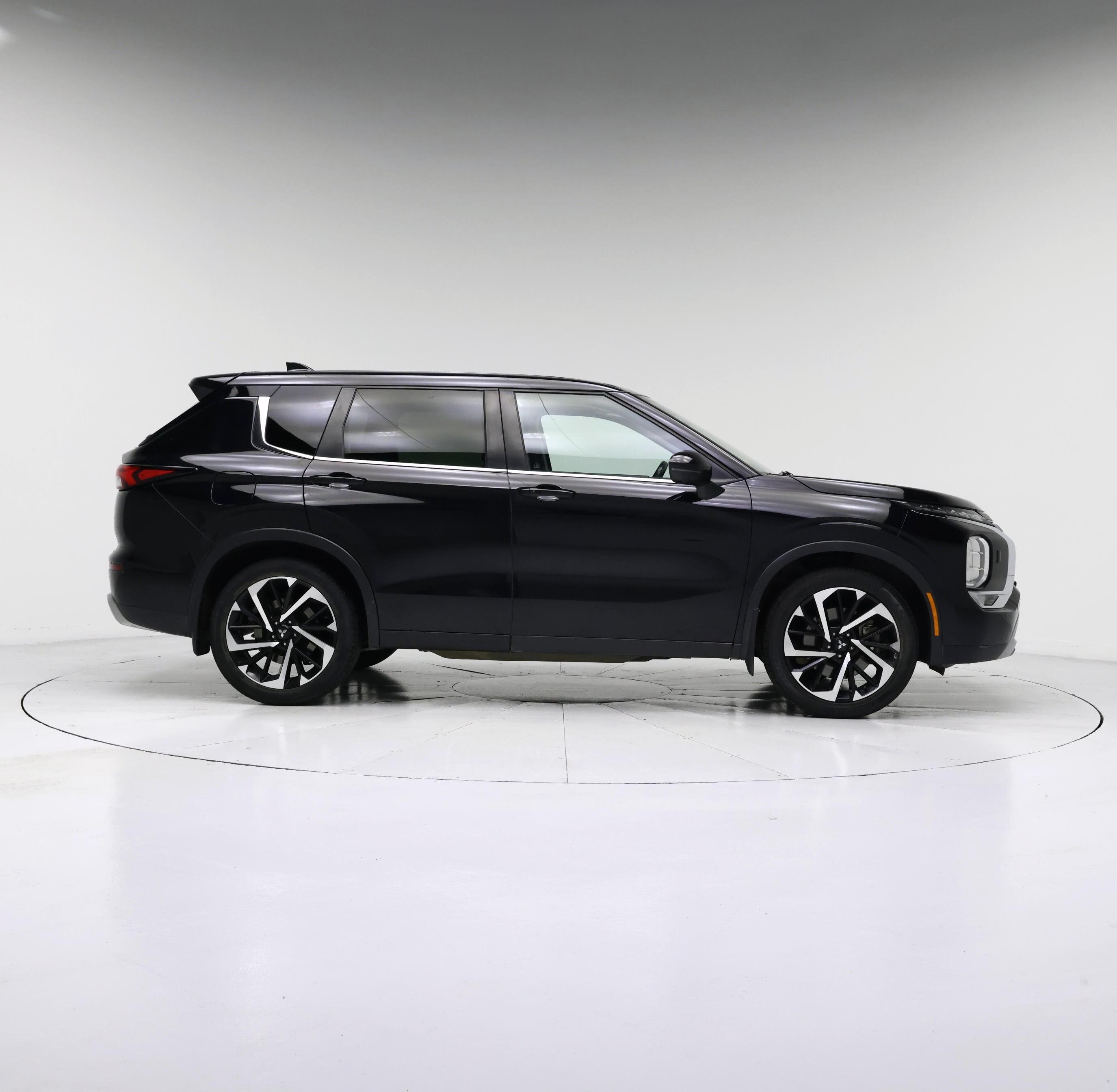 Thumbnail: 2022 Mitsubishi Outlander - 7