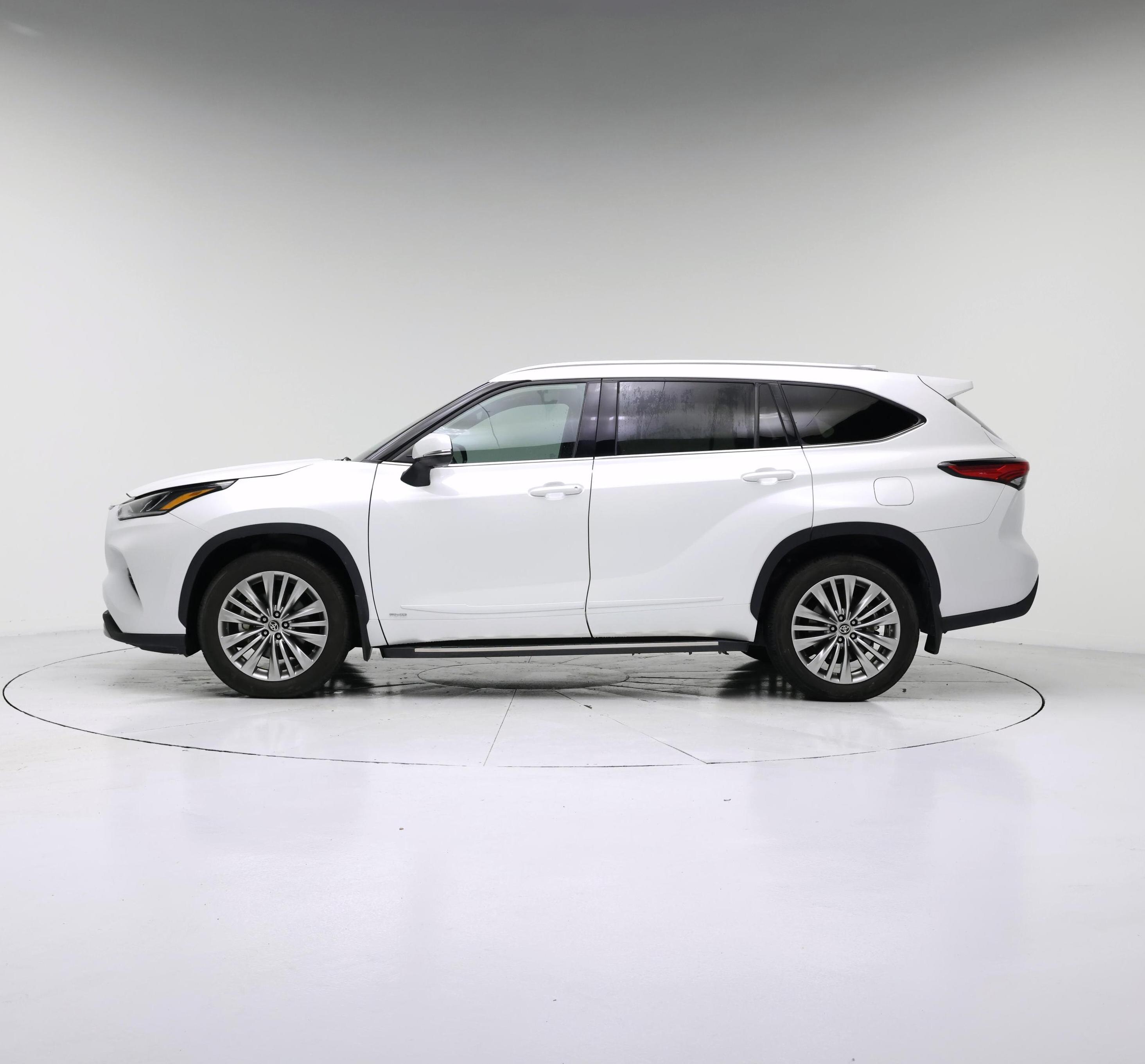 Thumbnail: 2022 Toyota Highlander - 3