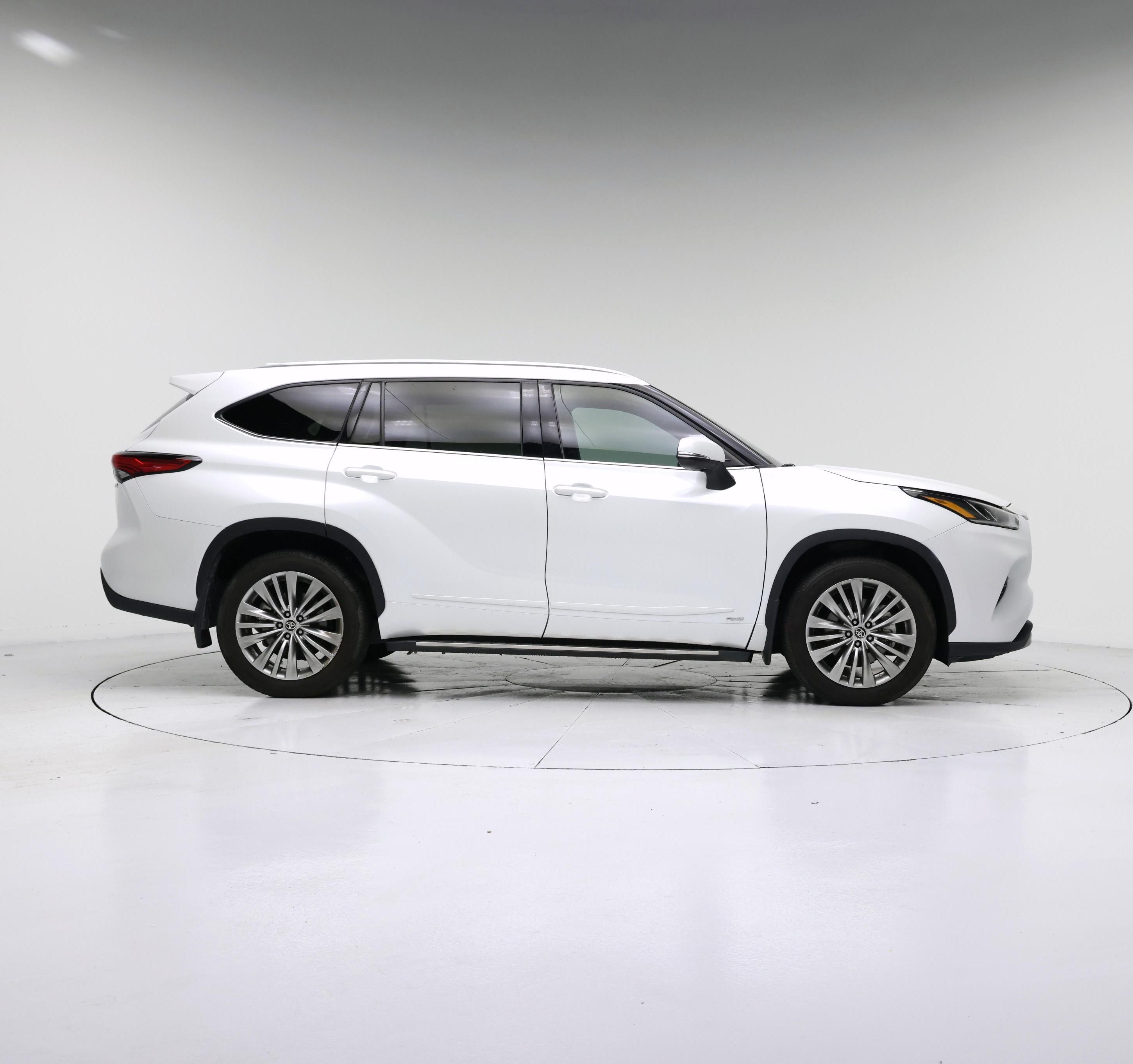 Thumbnail: 2022 Toyota Highlander - 7