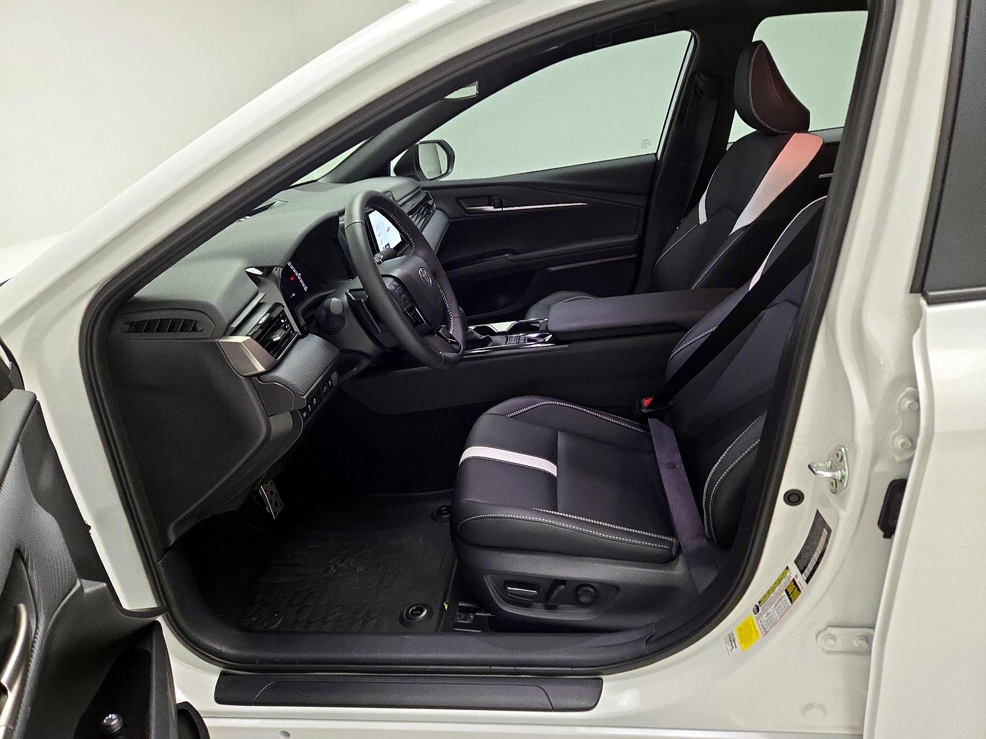 Thumbnail: 2025 Toyota Camry - 11