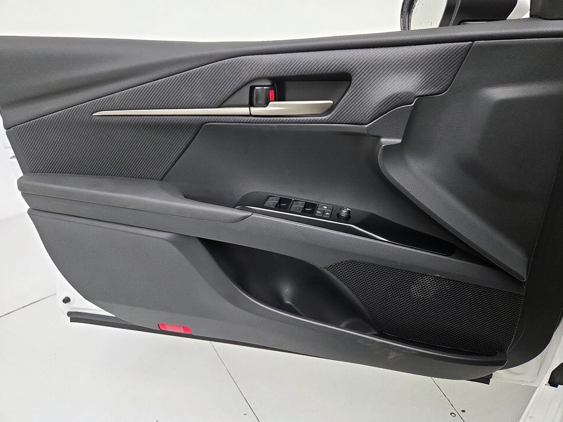 Thumbnail: 2025 Toyota Camry - 12