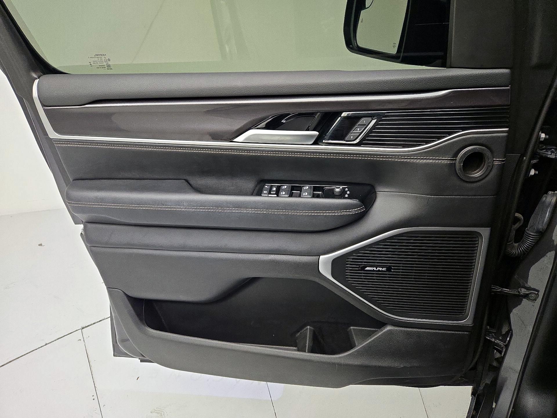 Thumbnail: 2024 Jeep Wagoneer - 12