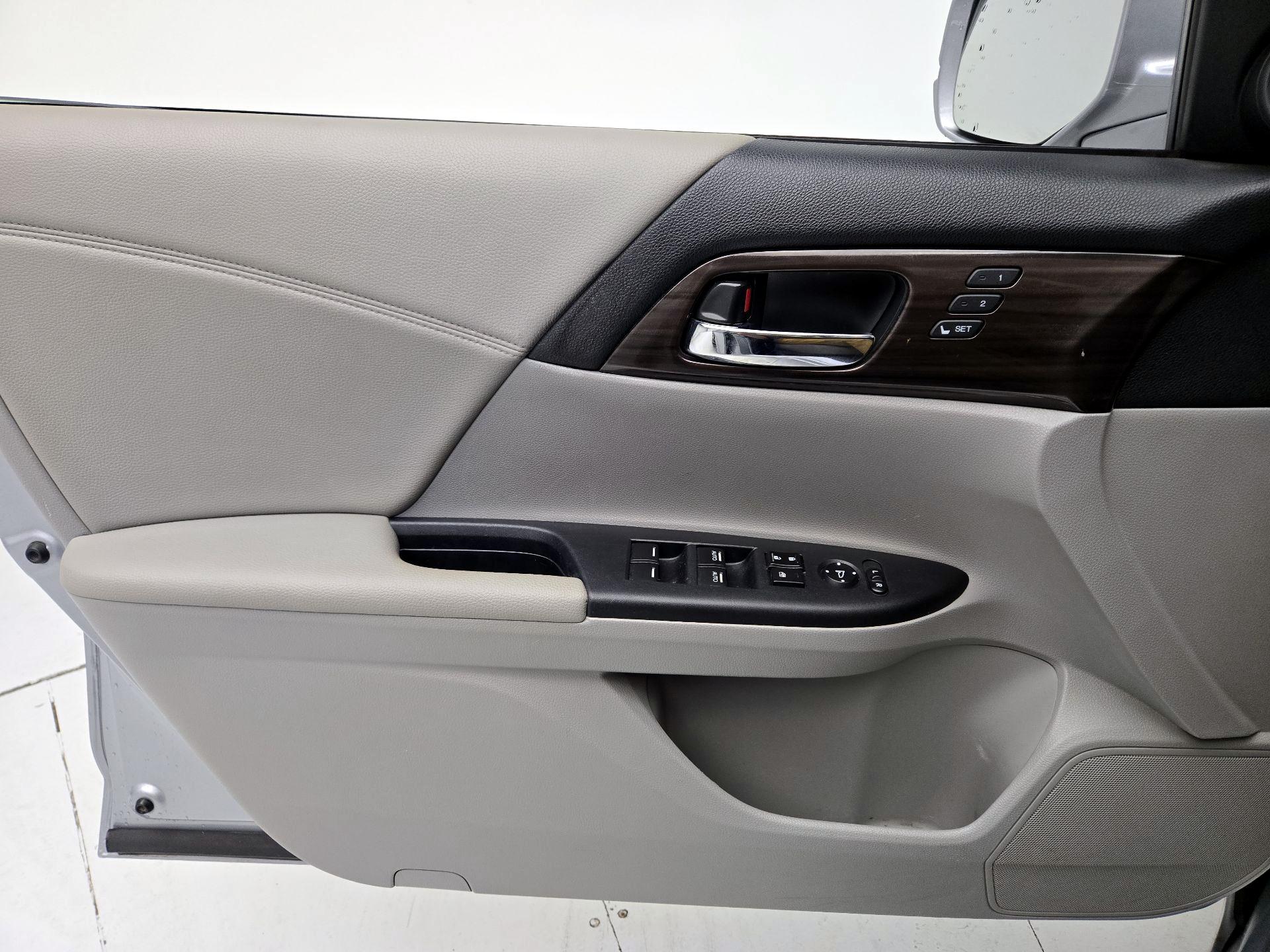 Thumbnail: 2017 Honda Accord - 12