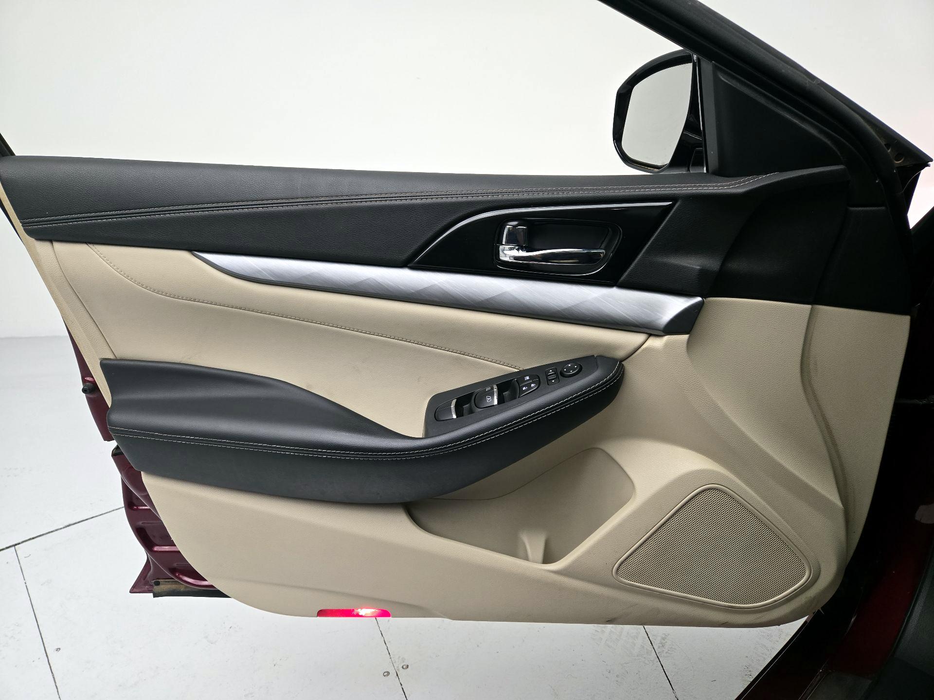 Thumbnail: 2017 Nissan Maxima - 12