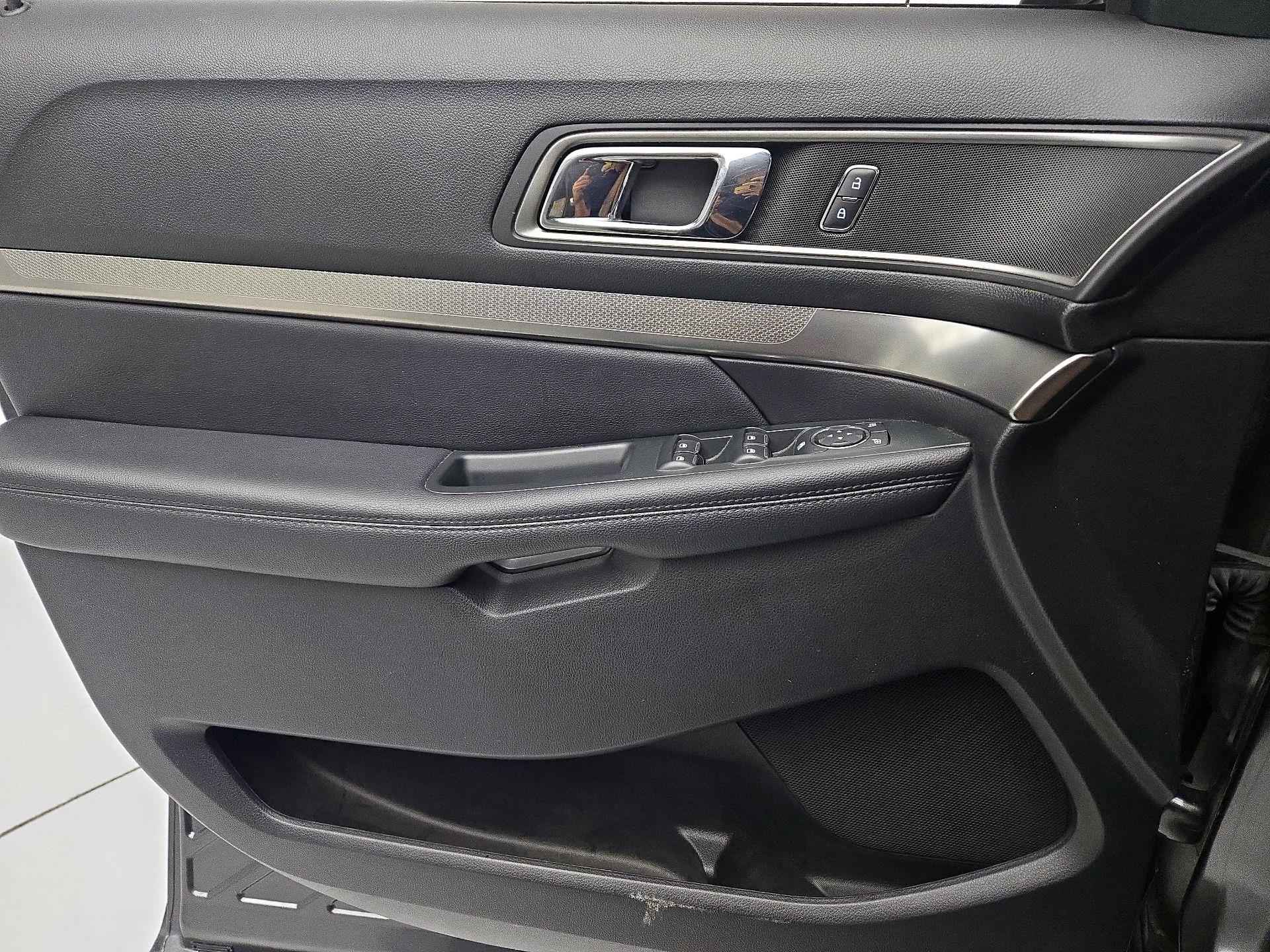 Thumbnail: 2019 Ford Explorer - 12