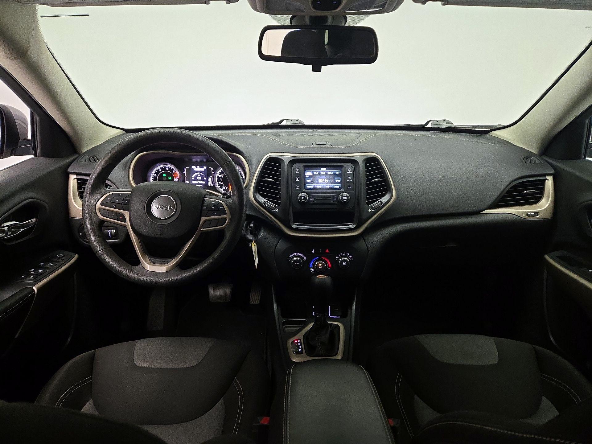 Thumbnail: 2018 Jeep Cherokee - 9