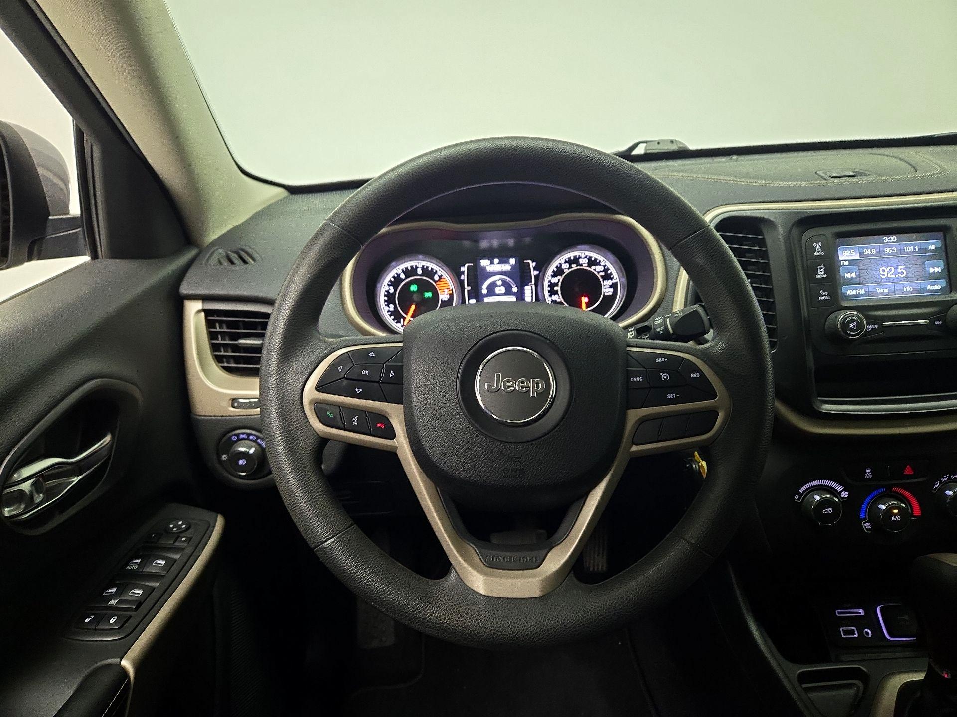 Thumbnail: 2018 Jeep Cherokee - 10