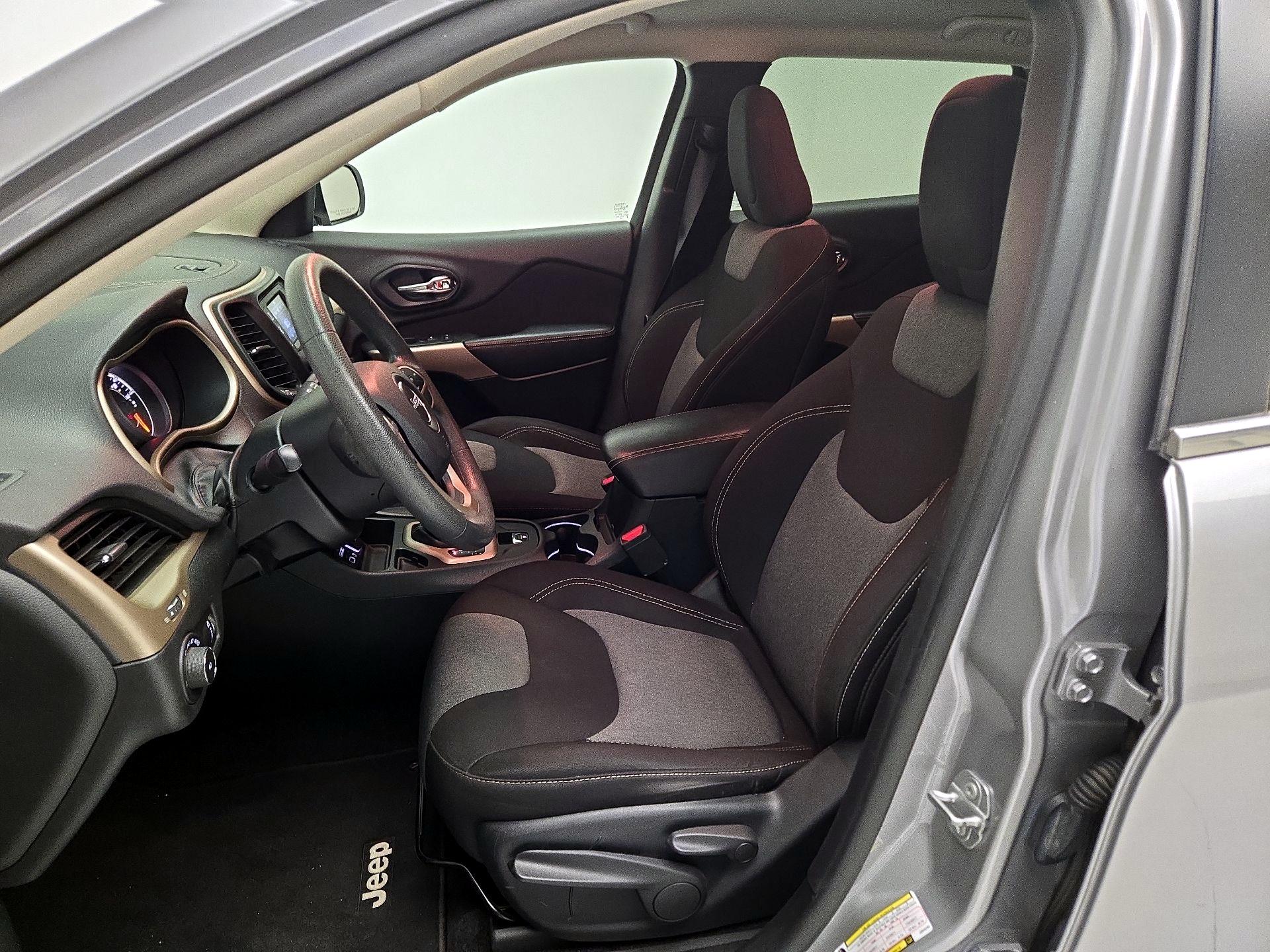 Thumbnail: 2018 Jeep Cherokee - 11