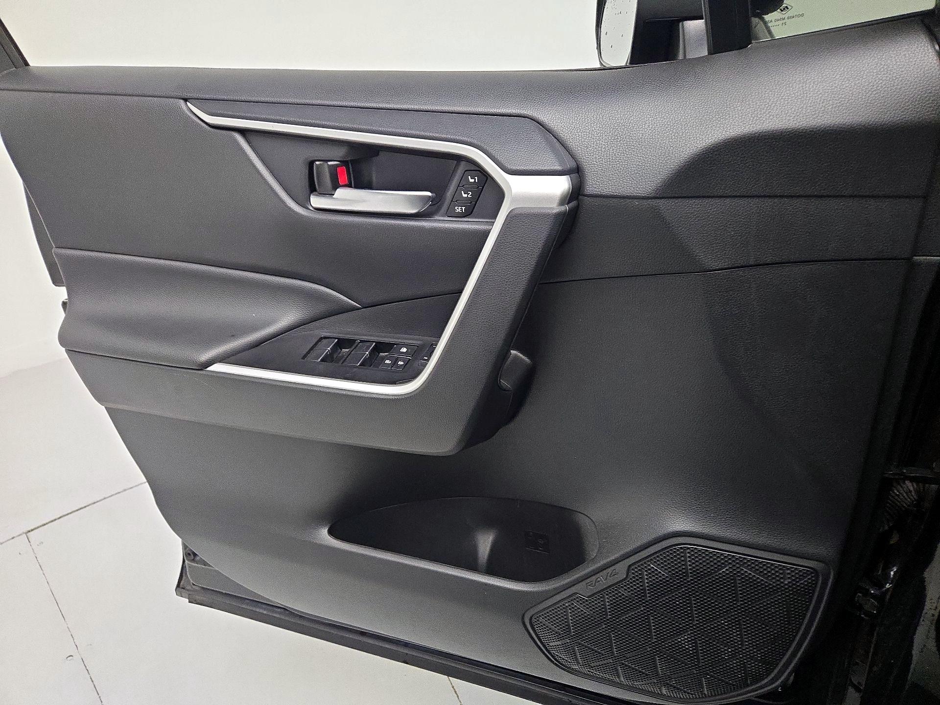 Thumbnail: 2021 Toyota RAV4 - 12