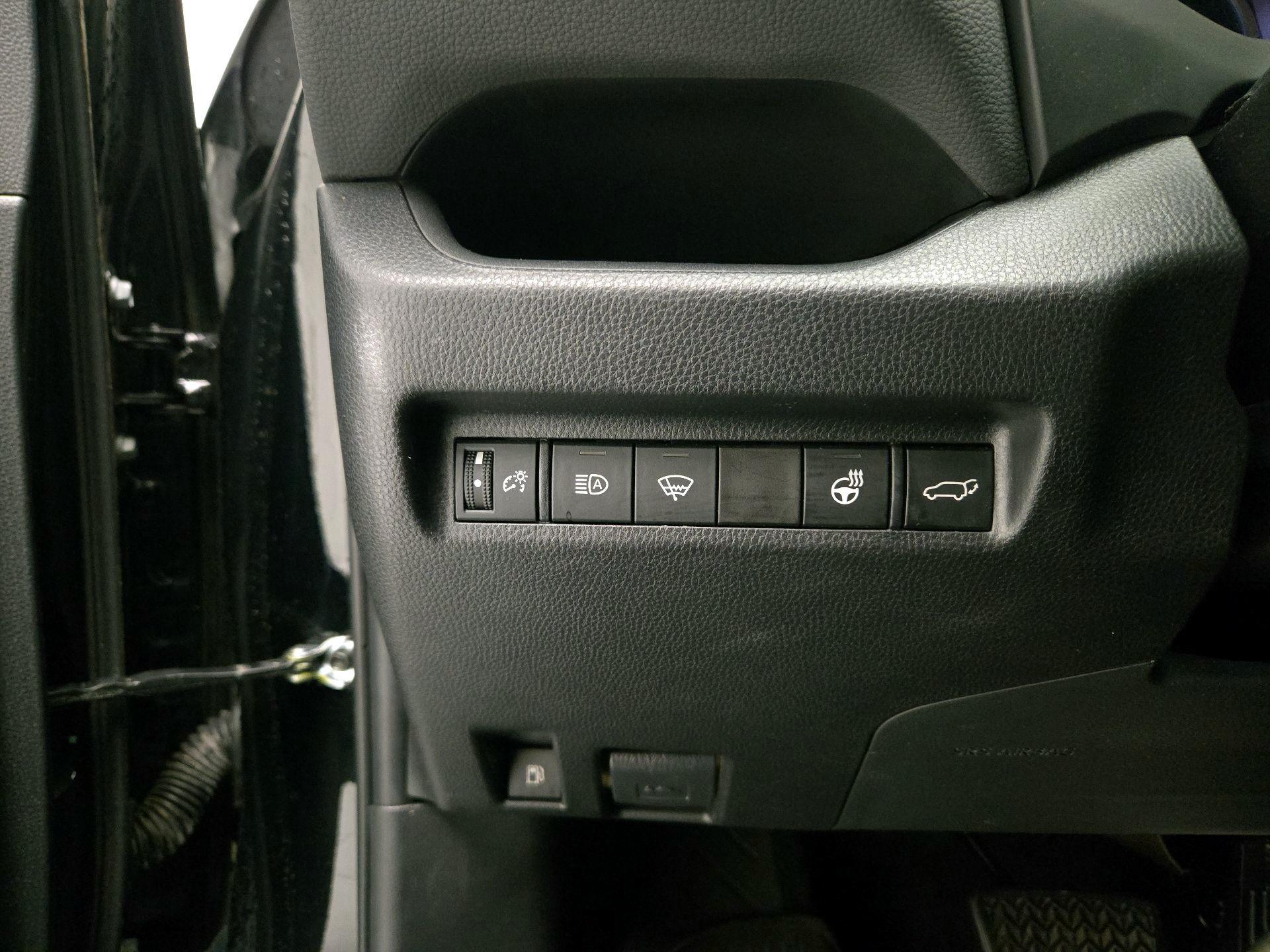 Thumbnail: 2021 Toyota RAV4 - 13