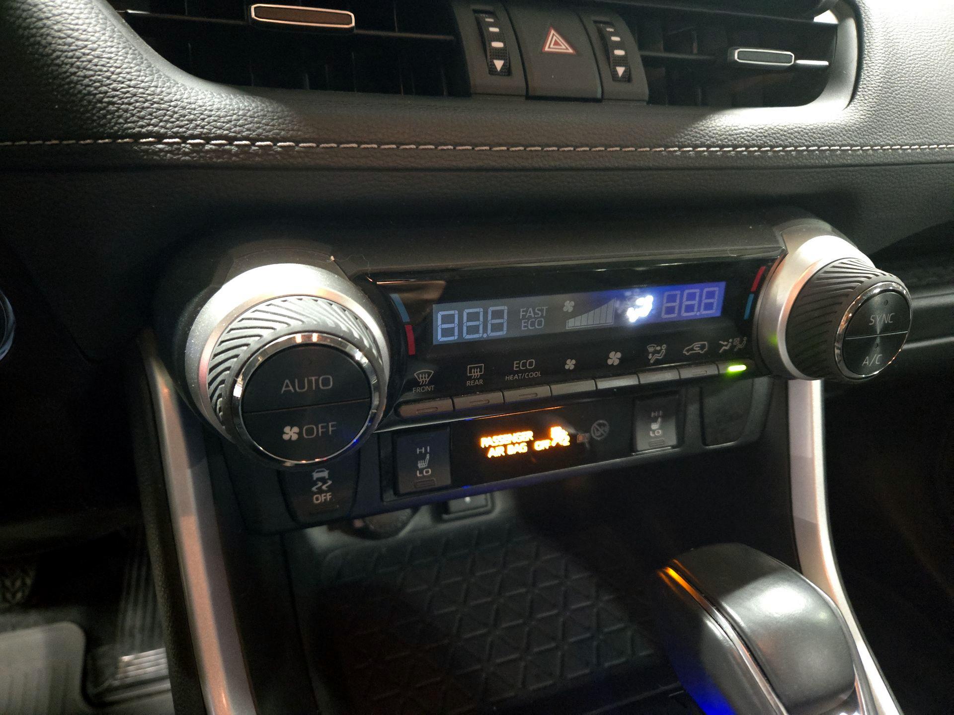 Thumbnail: 2021 Toyota RAV4 - 16