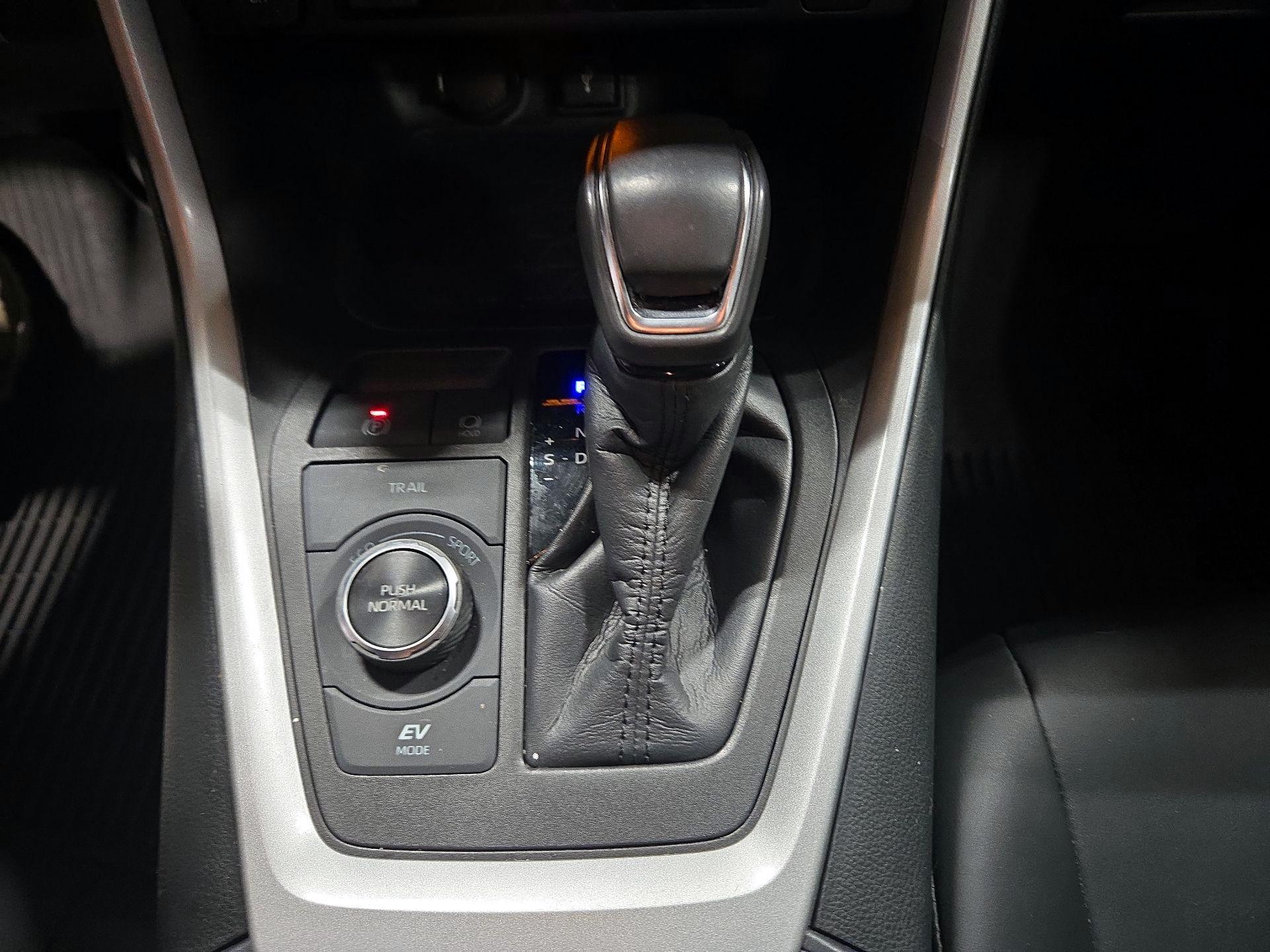 Thumbnail: 2021 Toyota RAV4 - 17