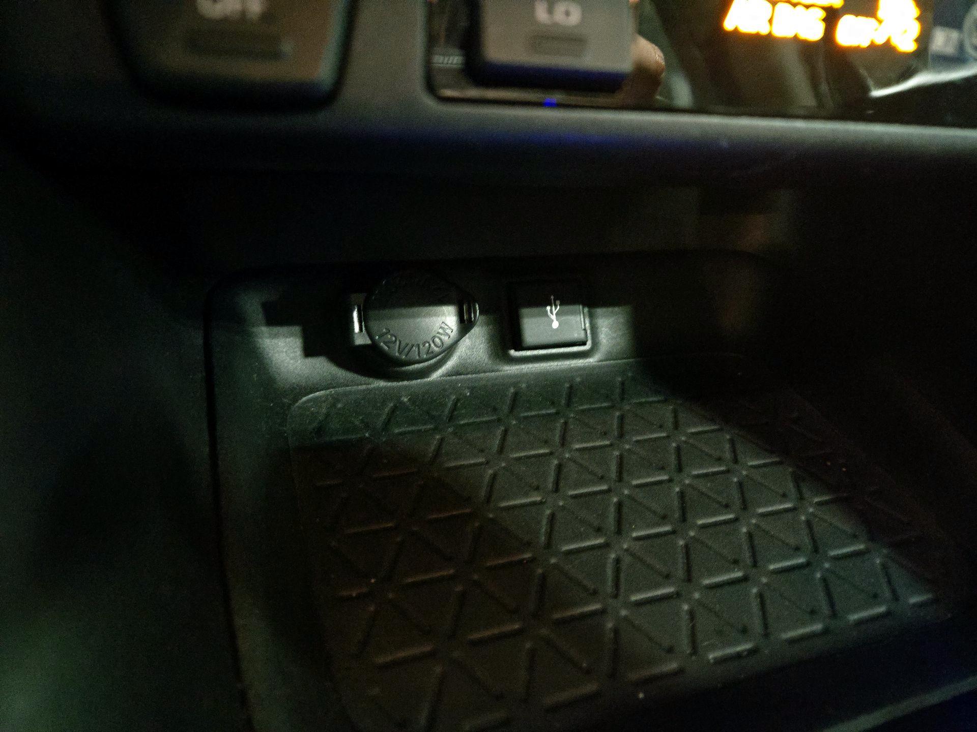 Thumbnail: 2021 Toyota RAV4 - 18