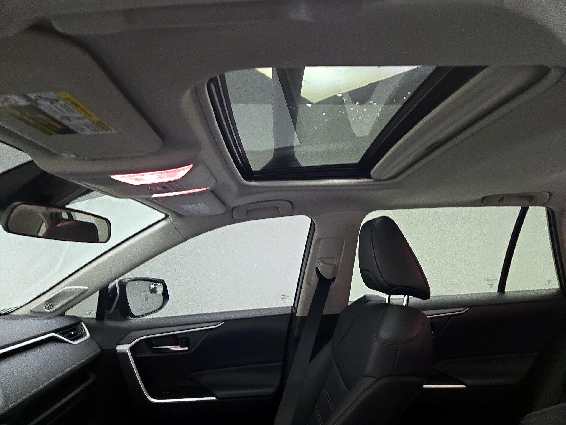 Thumbnail: 2021 Toyota RAV4 - 19