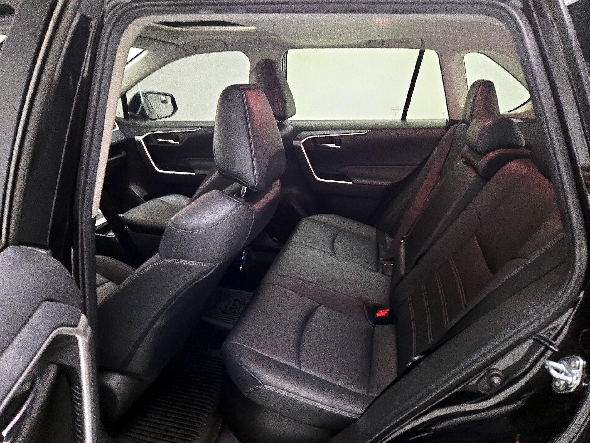 Thumbnail: 2021 Toyota RAV4 - 20