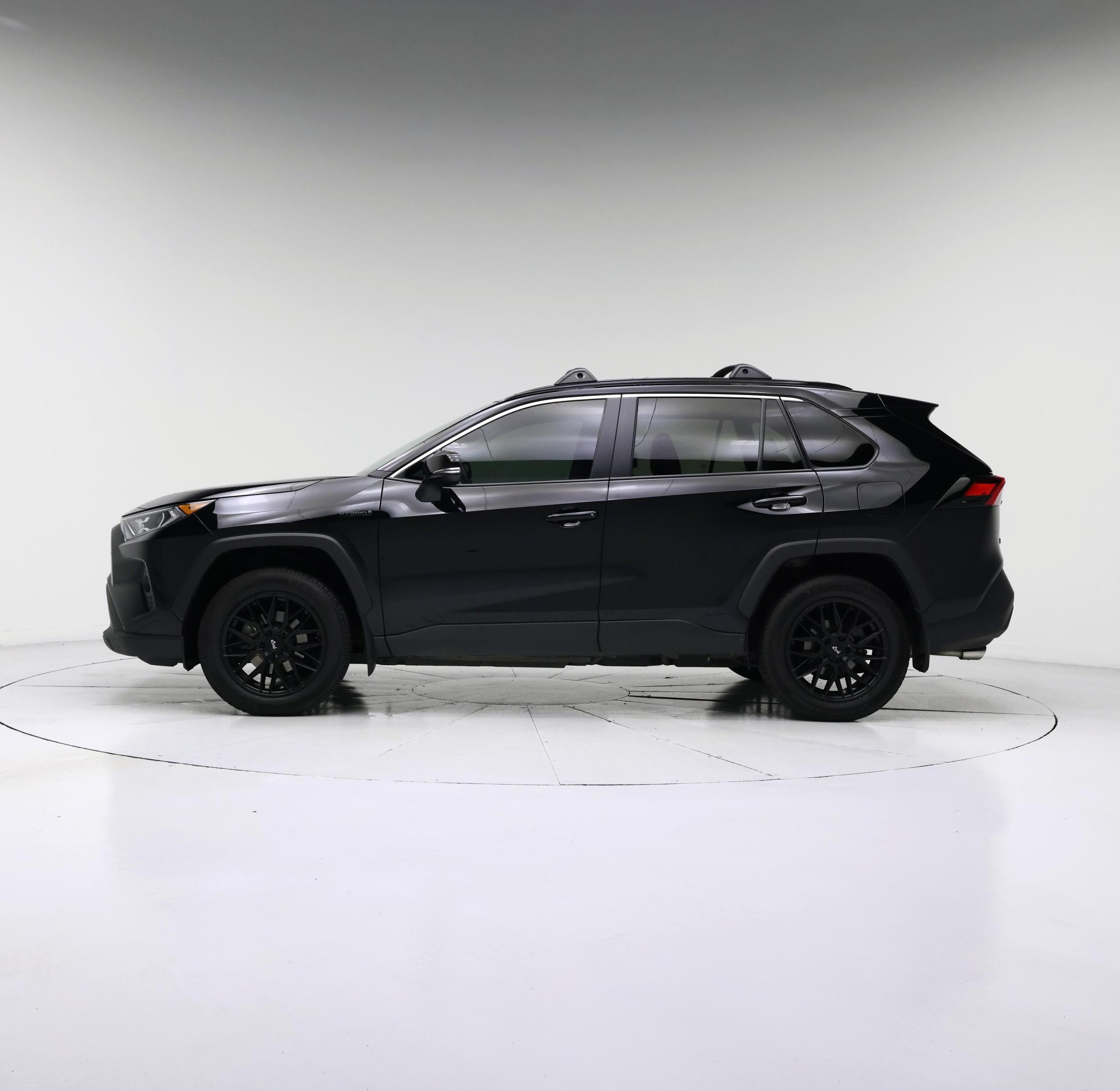 Thumbnail: 2021 Toyota RAV4 - 3