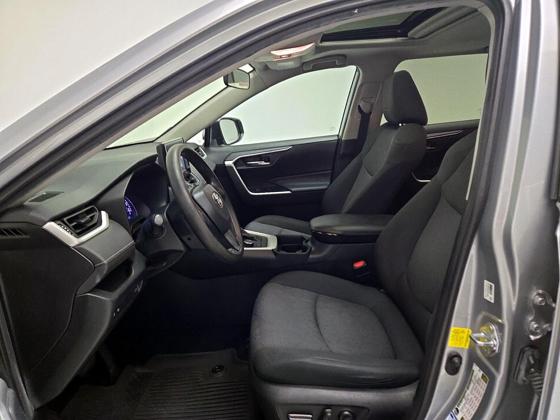 Thumbnail: 2020 Toyota RAV4 - 11