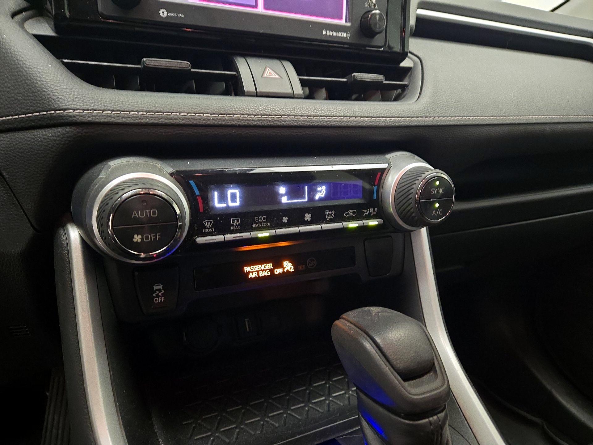 Thumbnail: 2020 Toyota RAV4 - 16