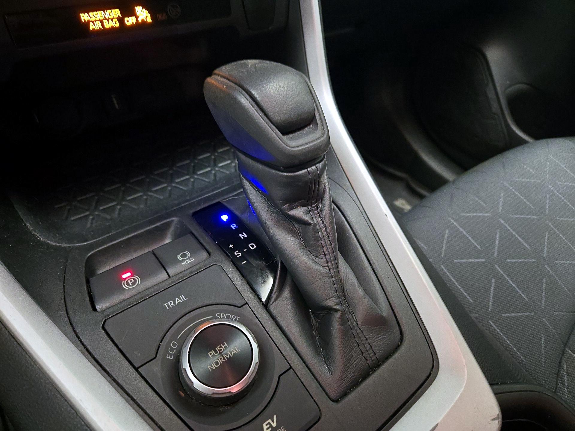 Thumbnail: 2020 Toyota RAV4 - 17