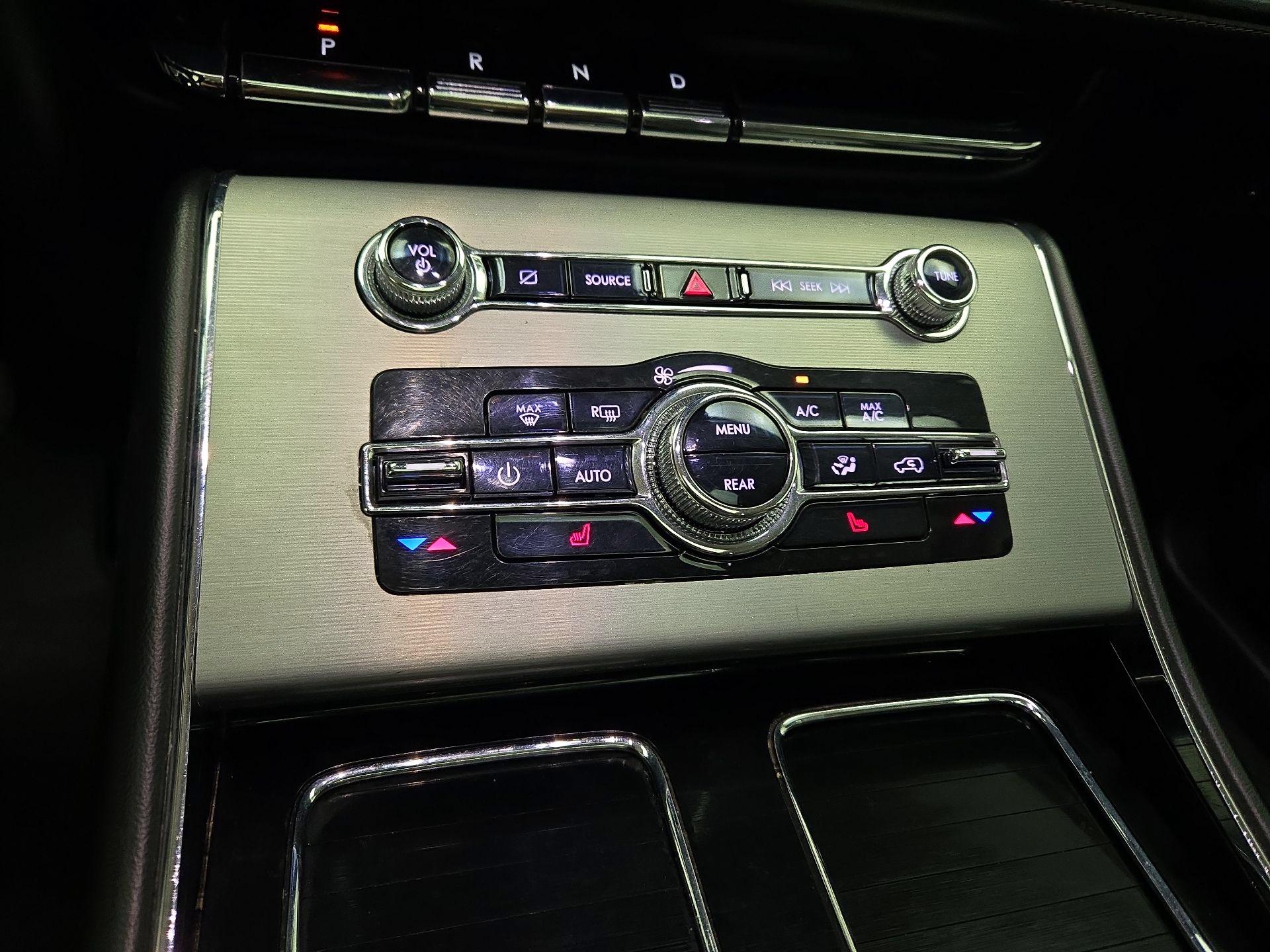 Thumbnail: 2022 Lincoln Aviator - 17