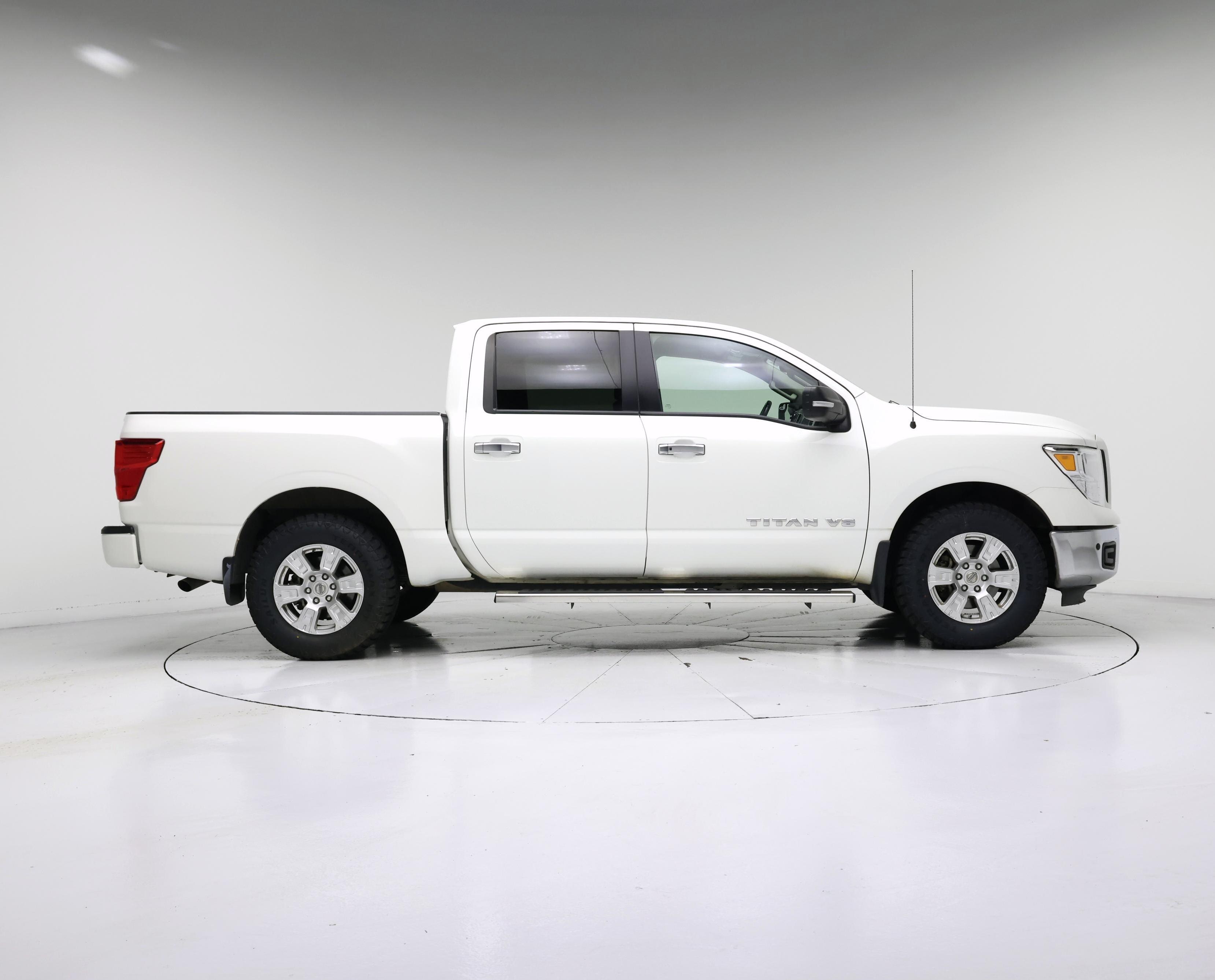 Thumbnail: 2019 Nissan Titan - 7