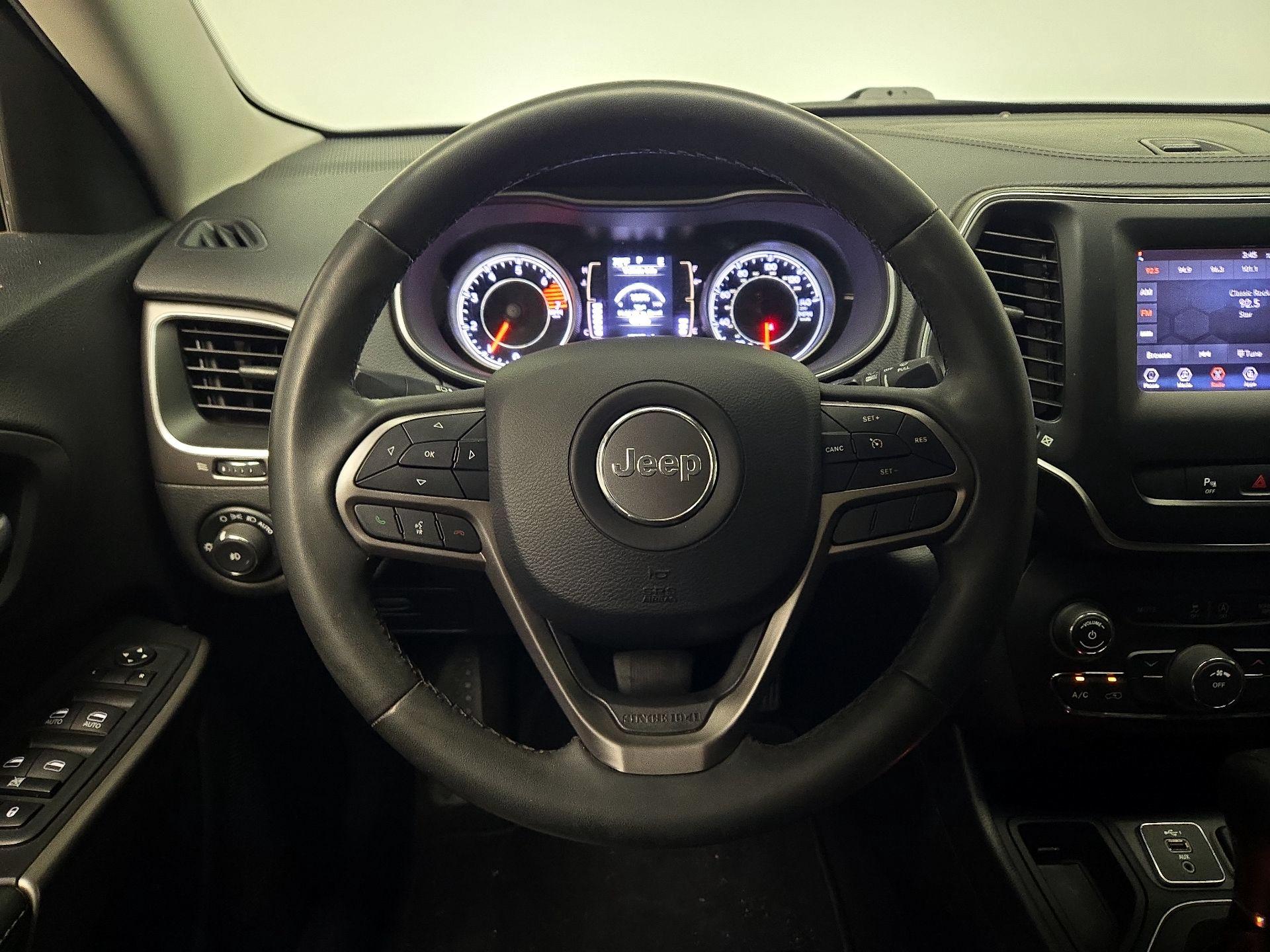 Thumbnail: 2020 Jeep Cherokee - 10