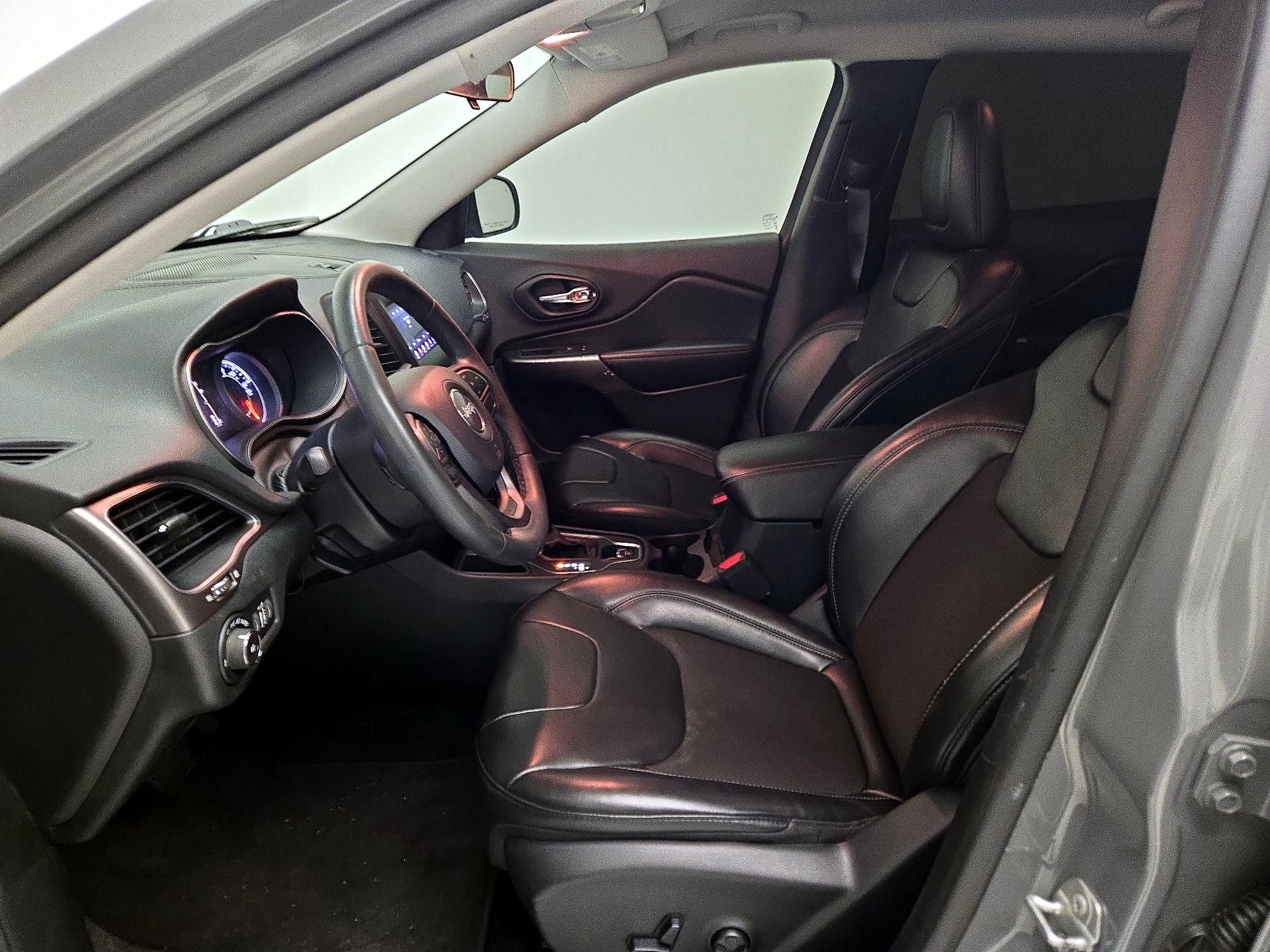 Thumbnail: 2020 Jeep Cherokee - 11