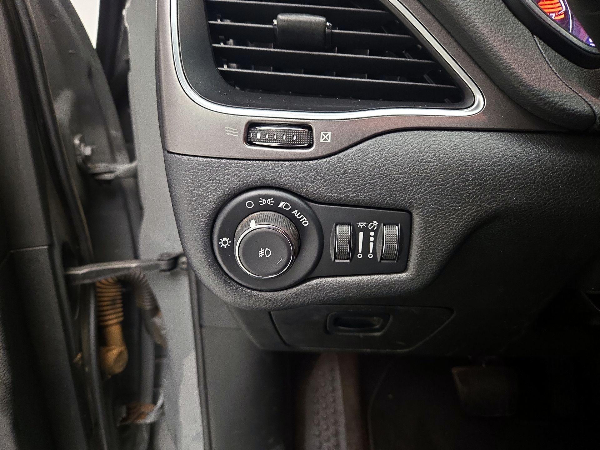 Thumbnail: 2020 Jeep Cherokee - 13