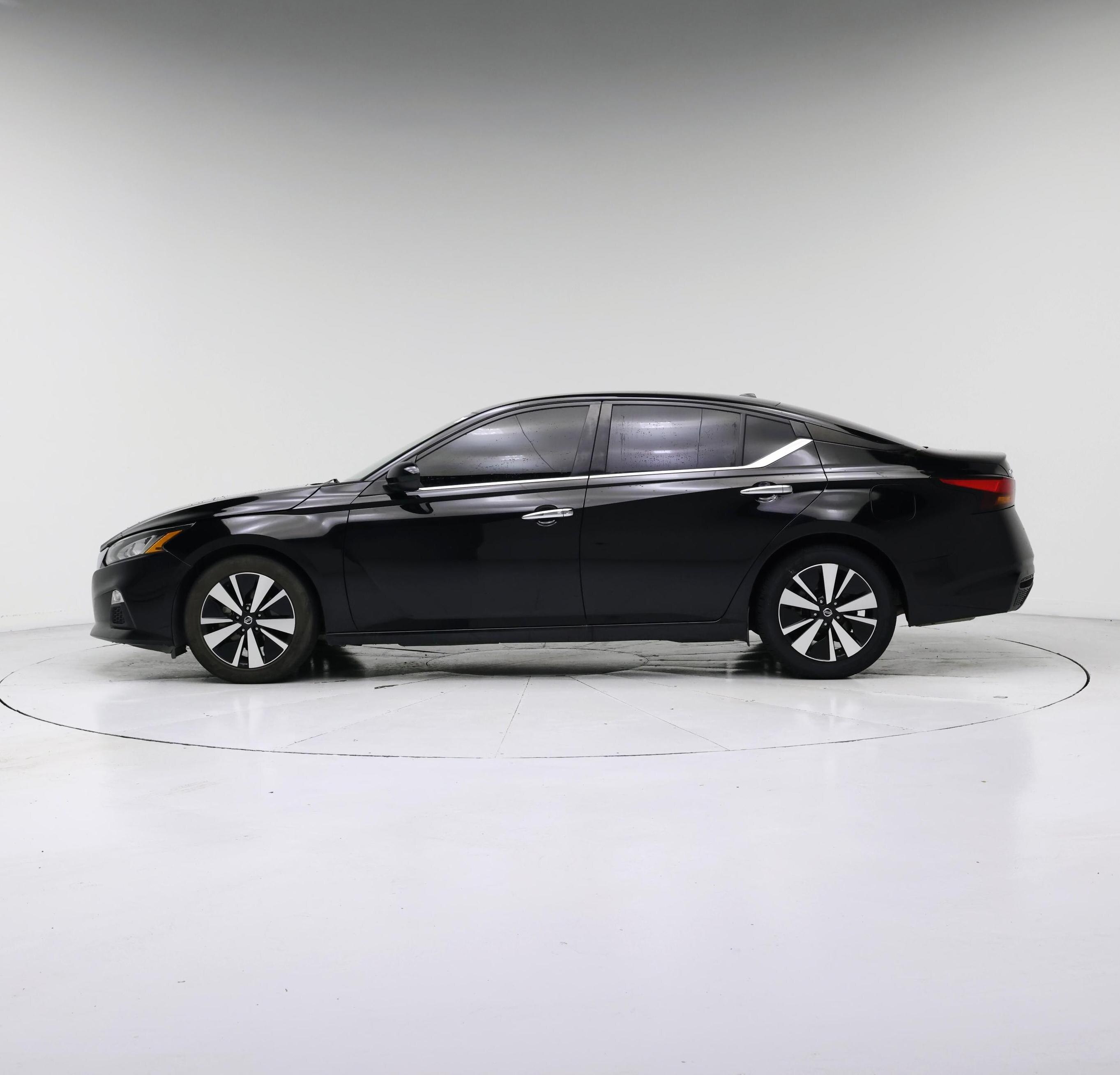 Thumbnail: 2022 Nissan Altima - 3