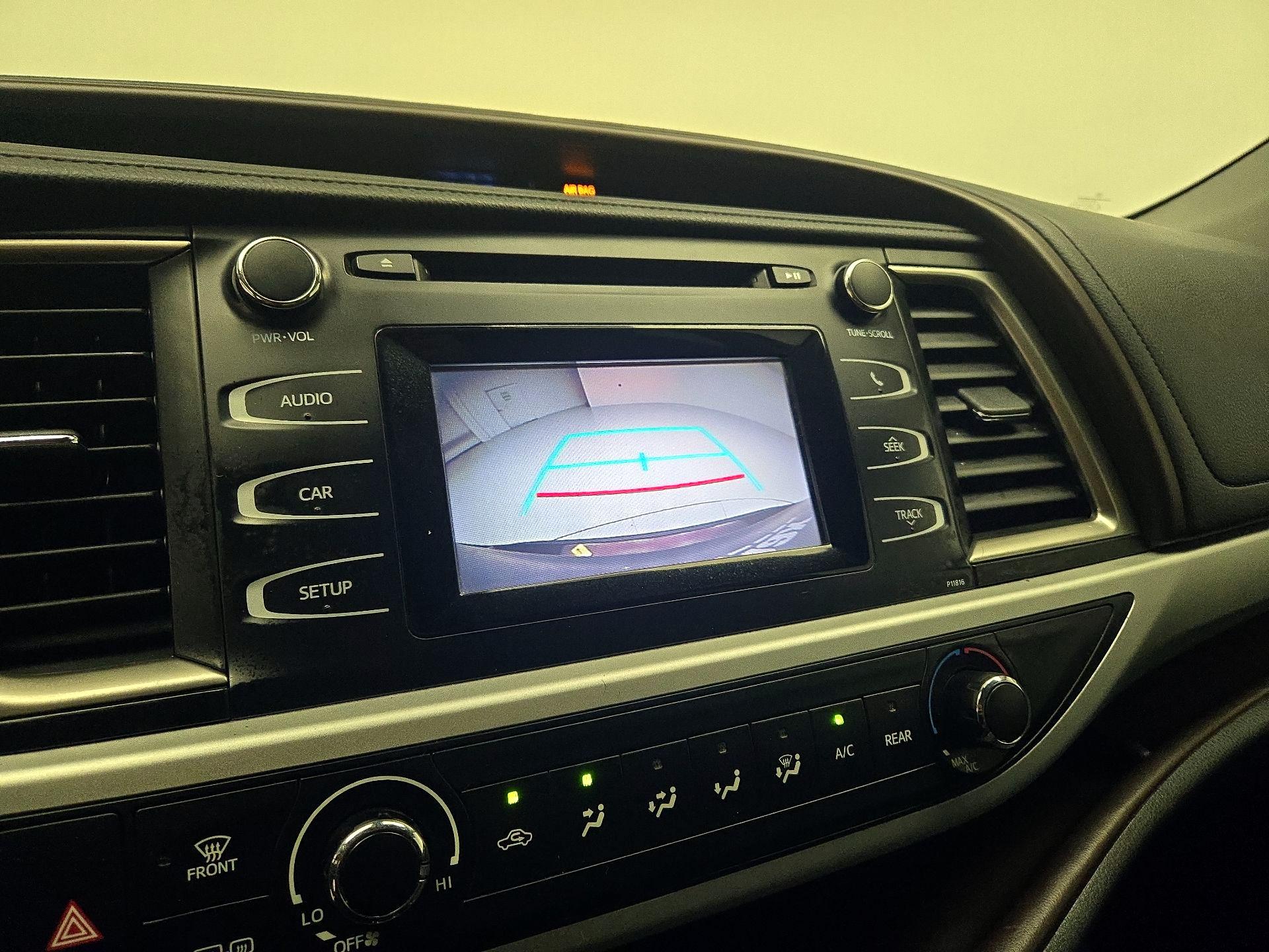 Thumbnail: 2019 Toyota Highlander - 14