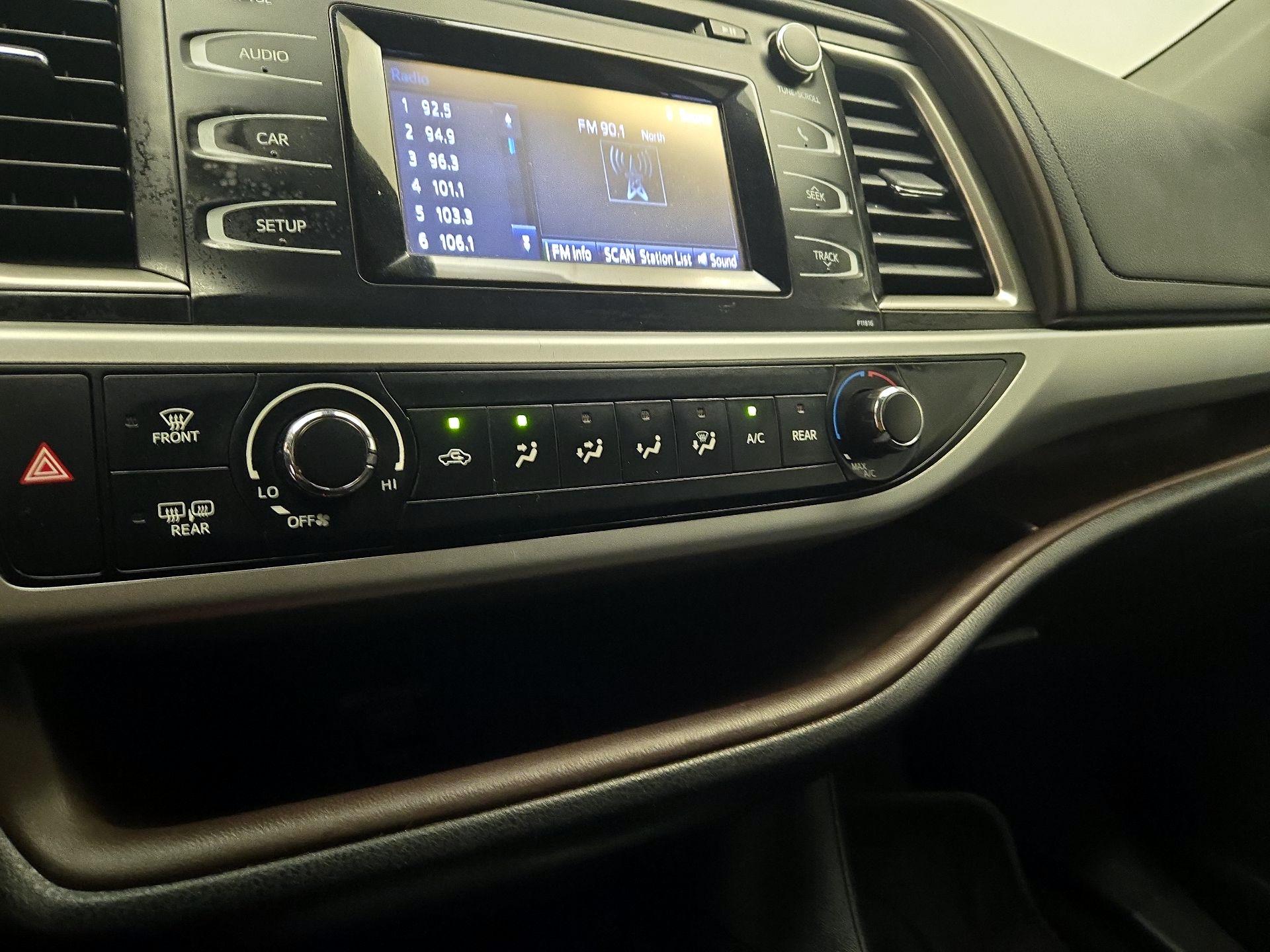Thumbnail: 2019 Toyota Highlander - 16