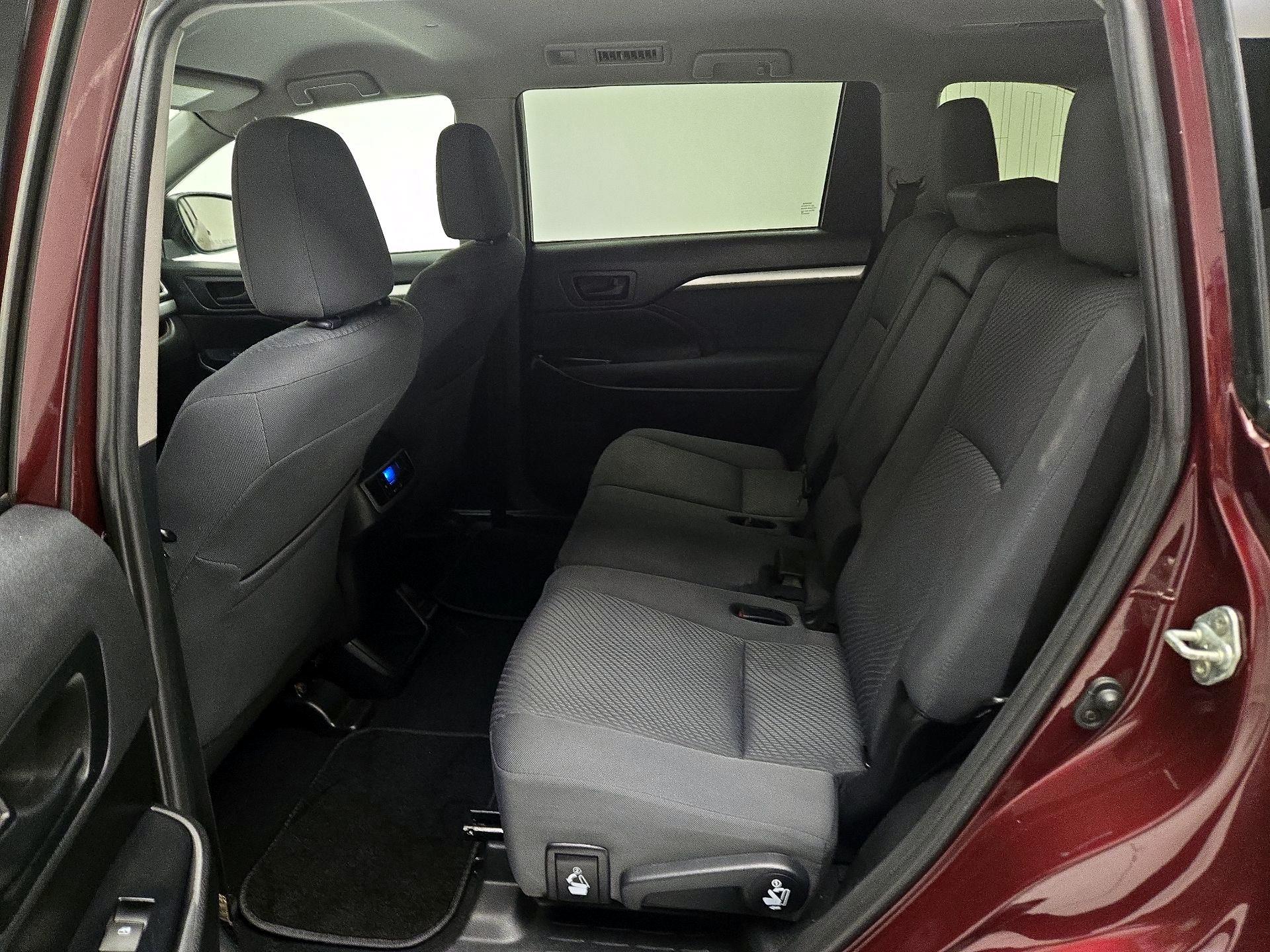Thumbnail: 2019 Toyota Highlander - 18
