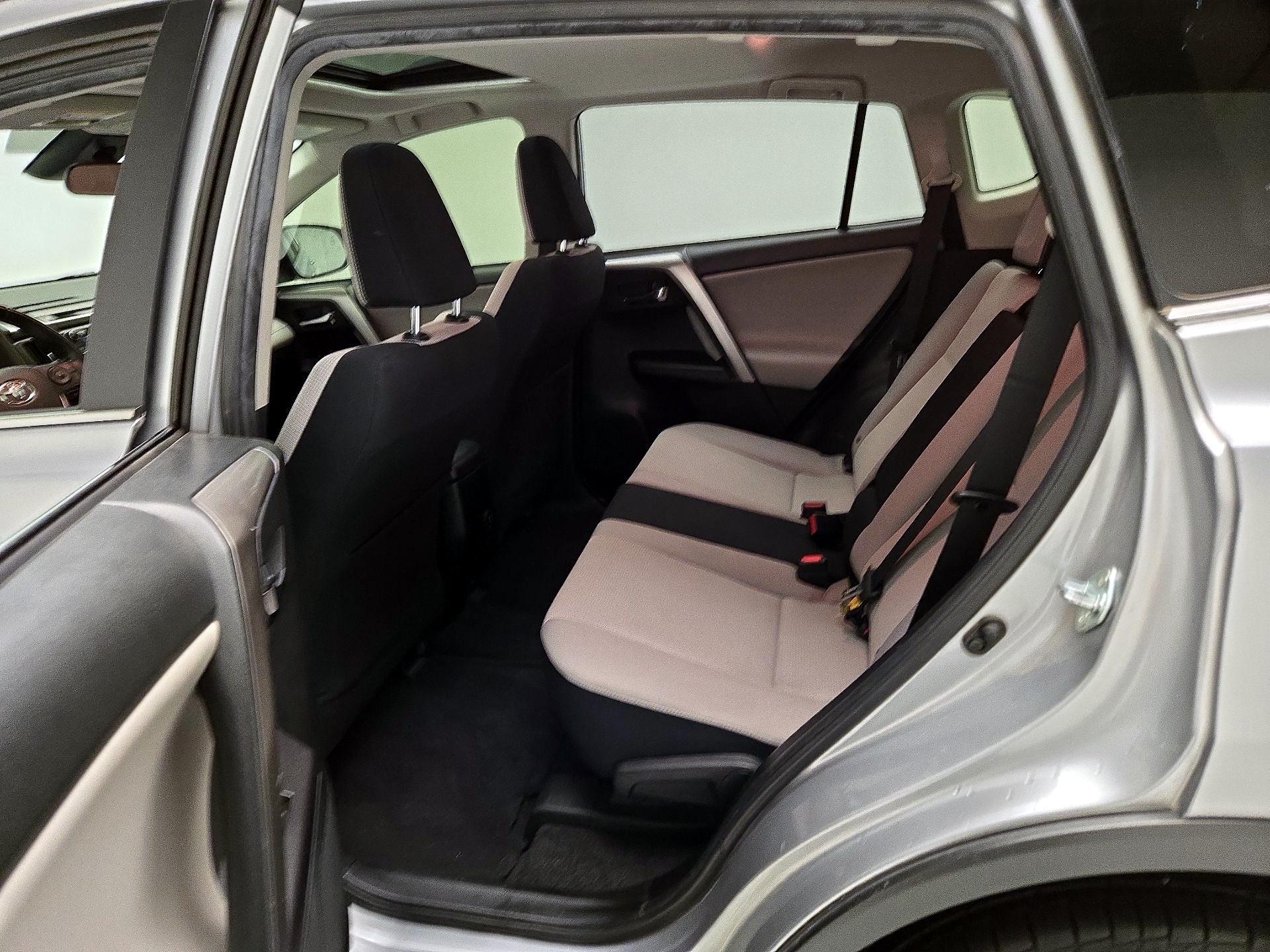 Thumbnail: 2018 Toyota RAV4 - 20