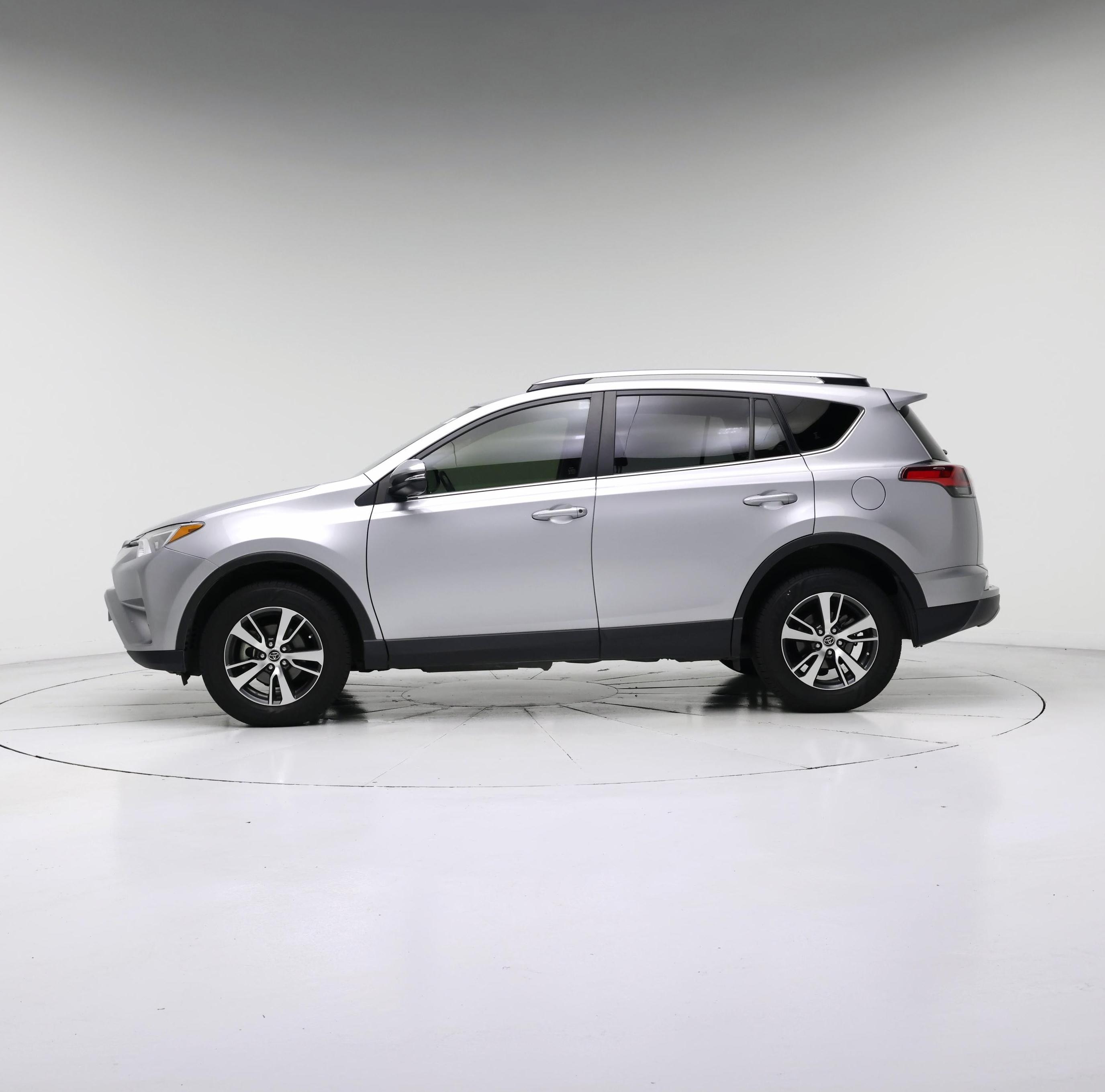Thumbnail: 2018 Toyota RAV4 - 3