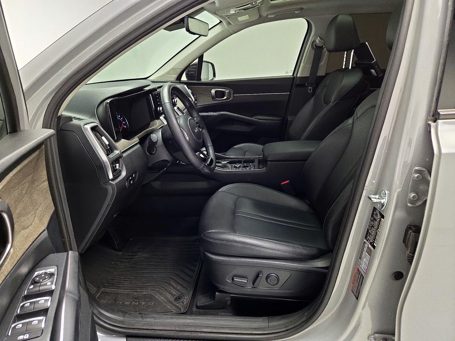 Thumbnail: 2023 Kia Sorento - 11