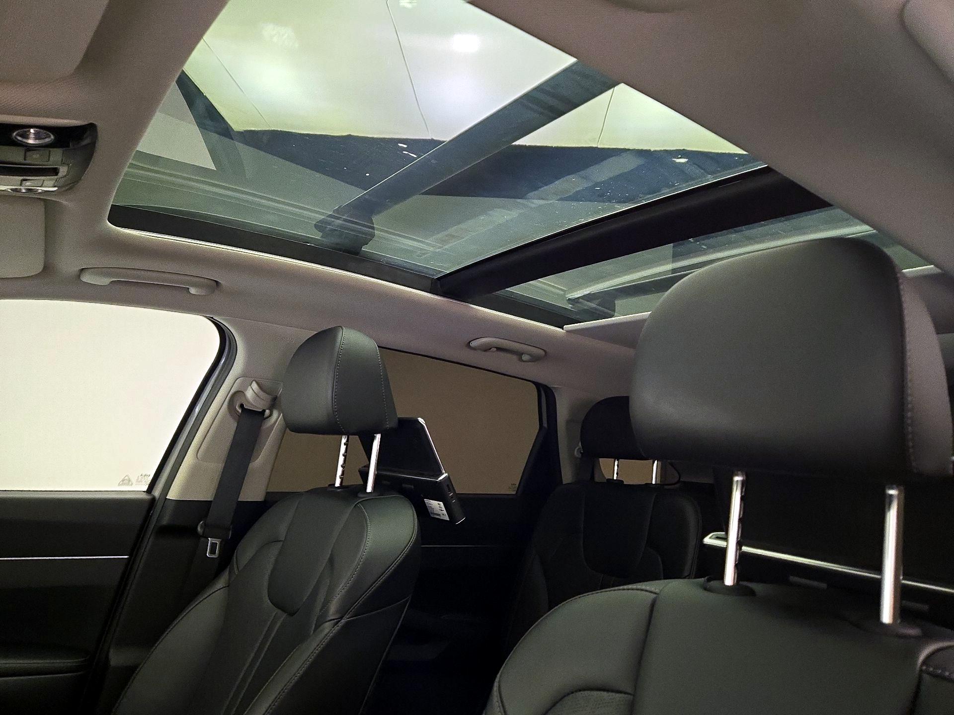 Thumbnail: 2023 Kia Sorento - 20
