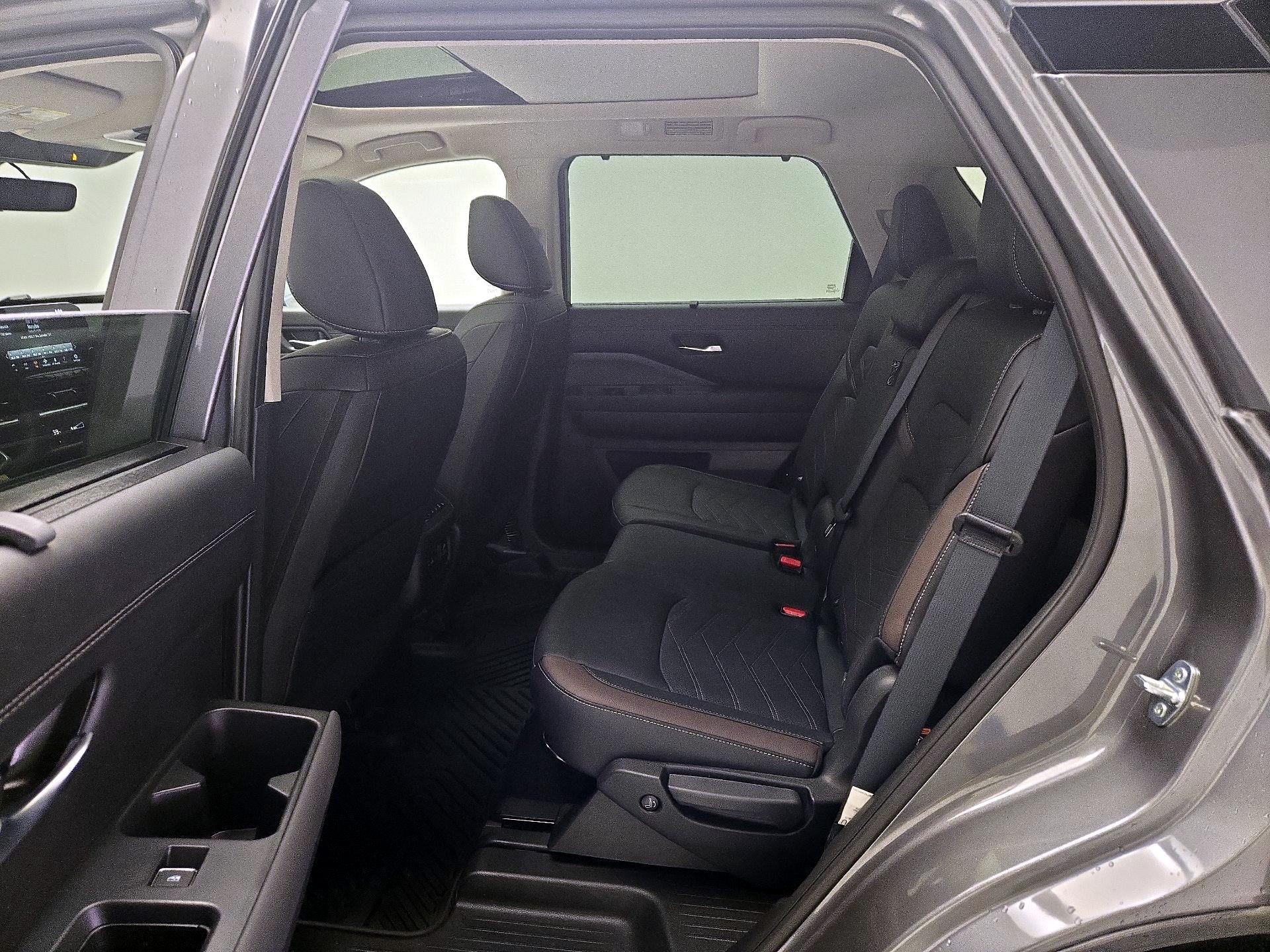 Thumbnail: 2025 Nissan Pathfinder - 18
