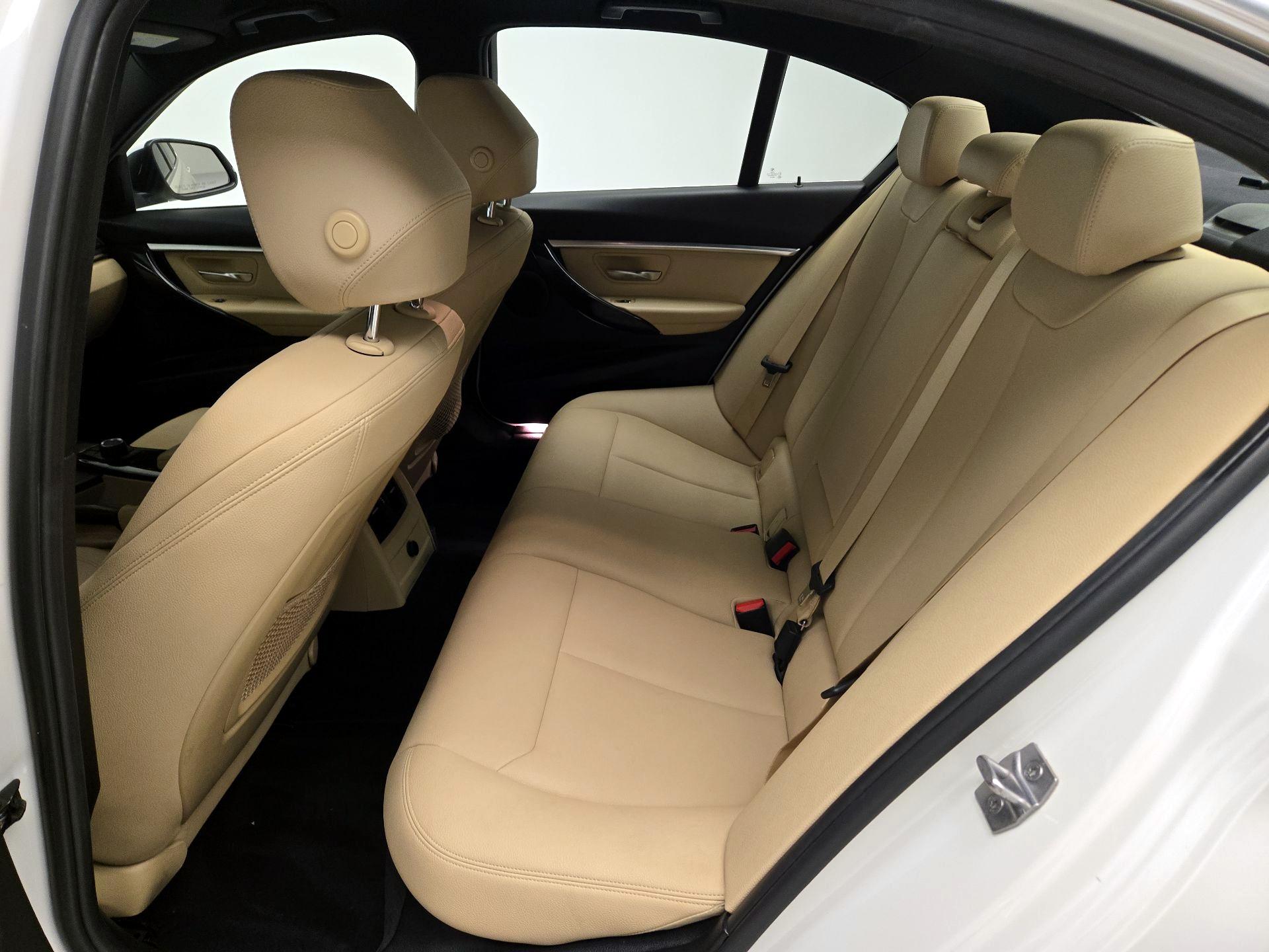 Thumbnail: 2018 BMW 3 Series - 18