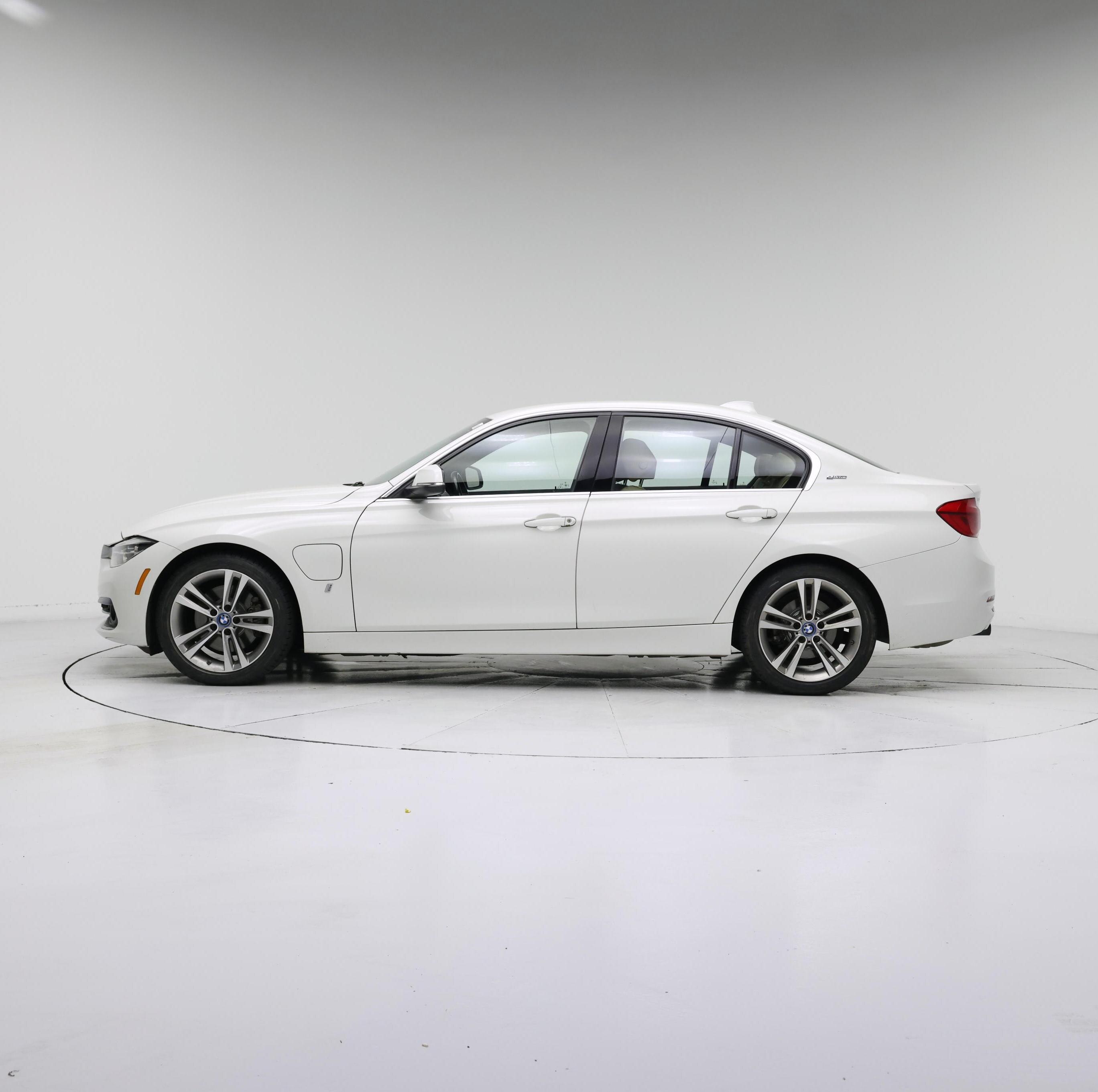 Thumbnail: 2018 BMW 3 Series - 3
