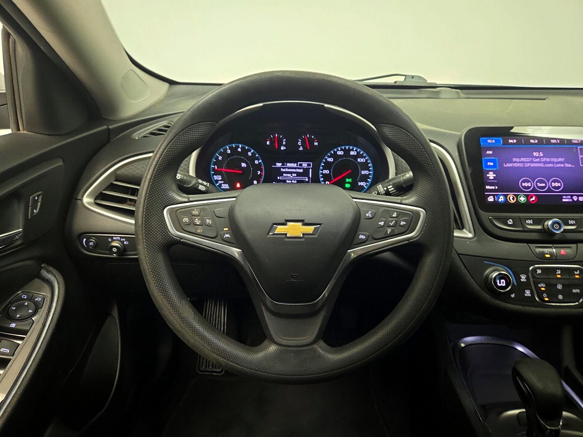 Thumbnail: 2022 Chevrolet Malibu - 10