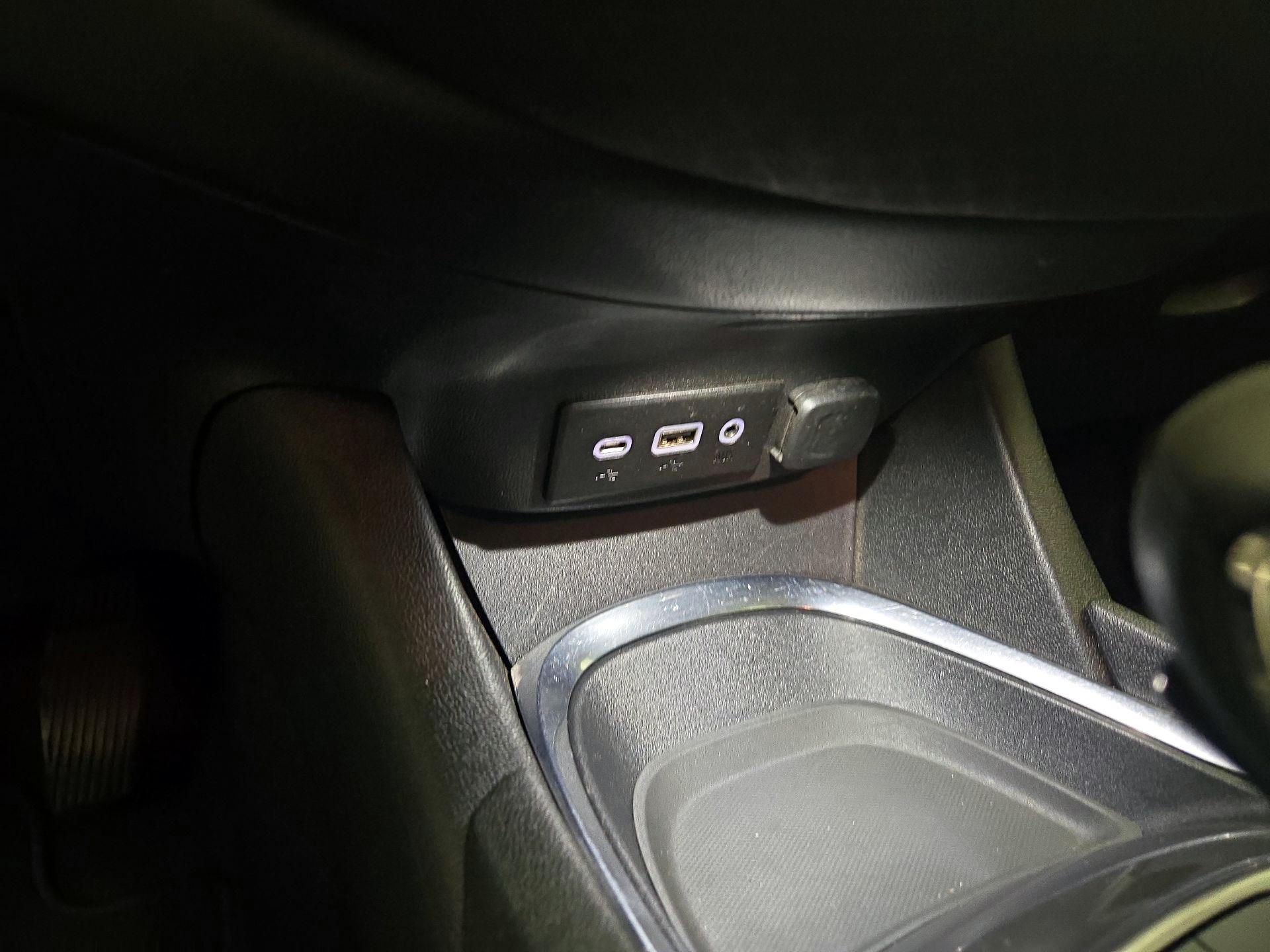 Thumbnail: 2022 Chevrolet Malibu - 18