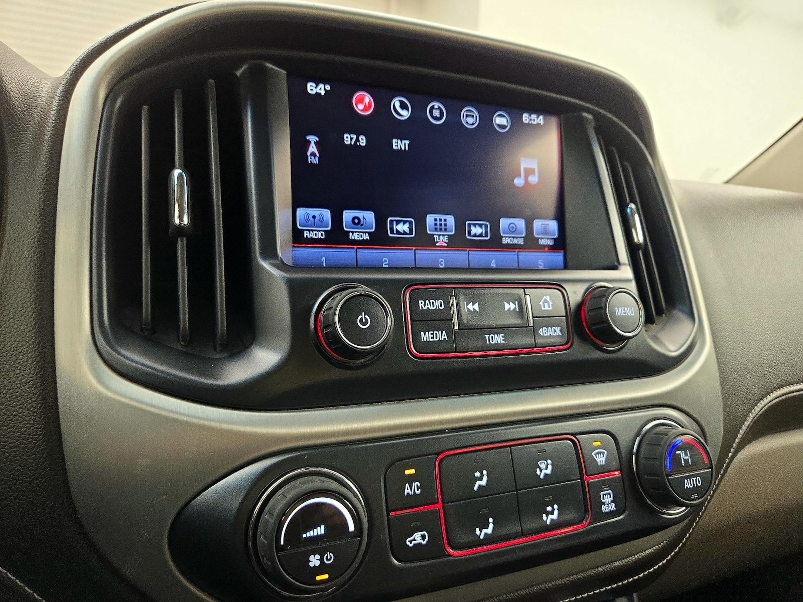 2016 GMC Canyon SLT - Photo 18