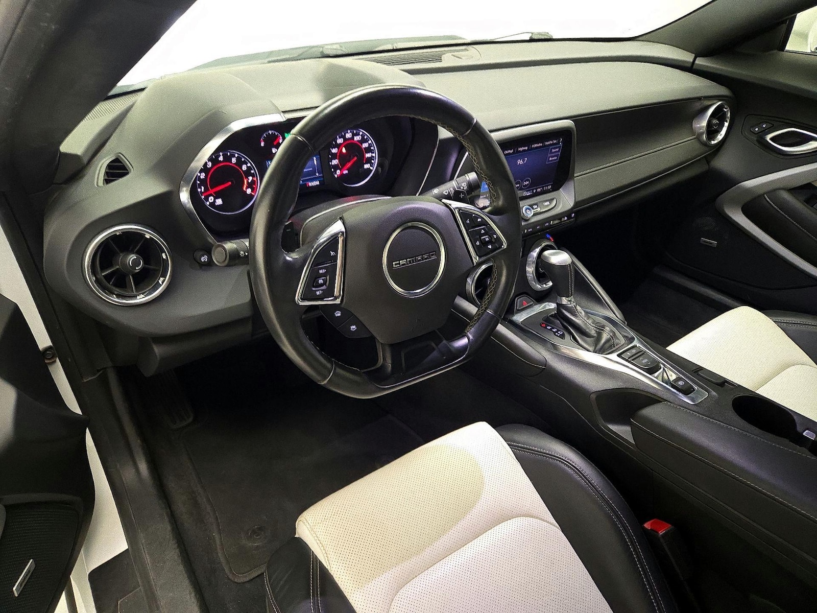 2024 Chevrolet Camaro 2LT - Photo 10