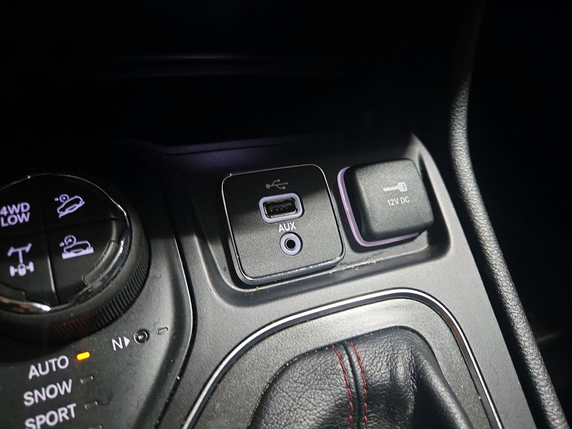 Thumbnail: 2019 Jeep Cherokee - 18