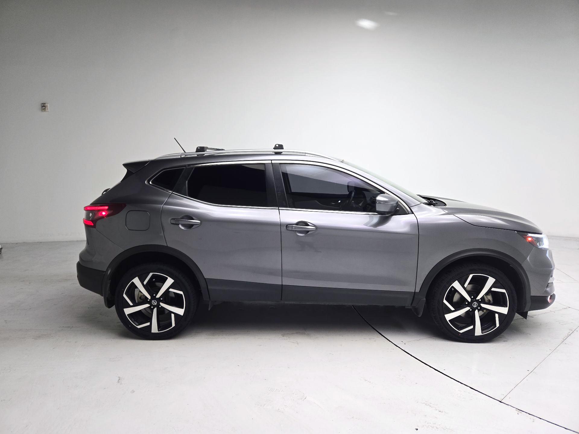 Thumbnail: 2021 Nissan Rogue Sport - 4