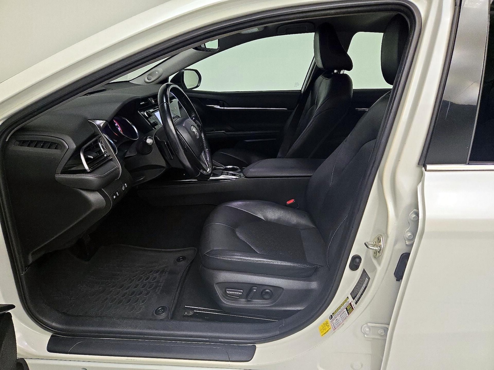 2020 Toyota Camry XSE - Photo 10