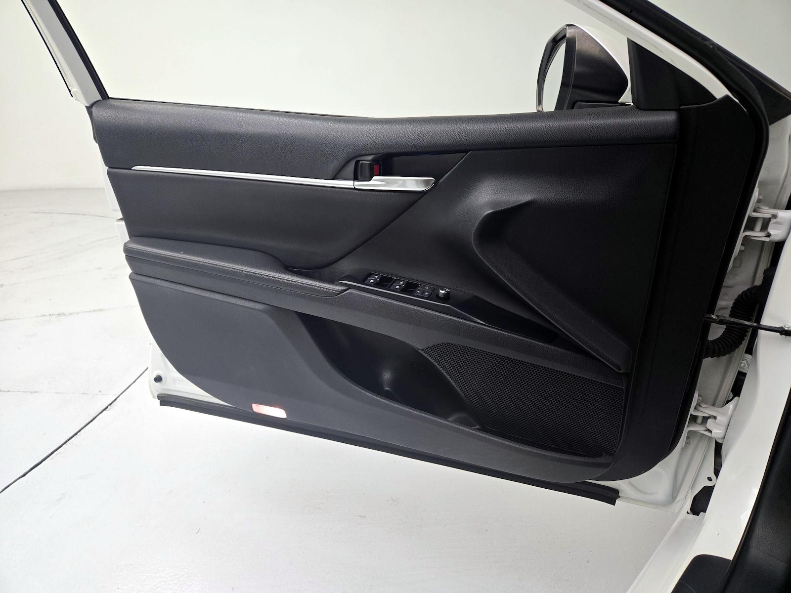2020 Toyota Camry XSE - Photo 11