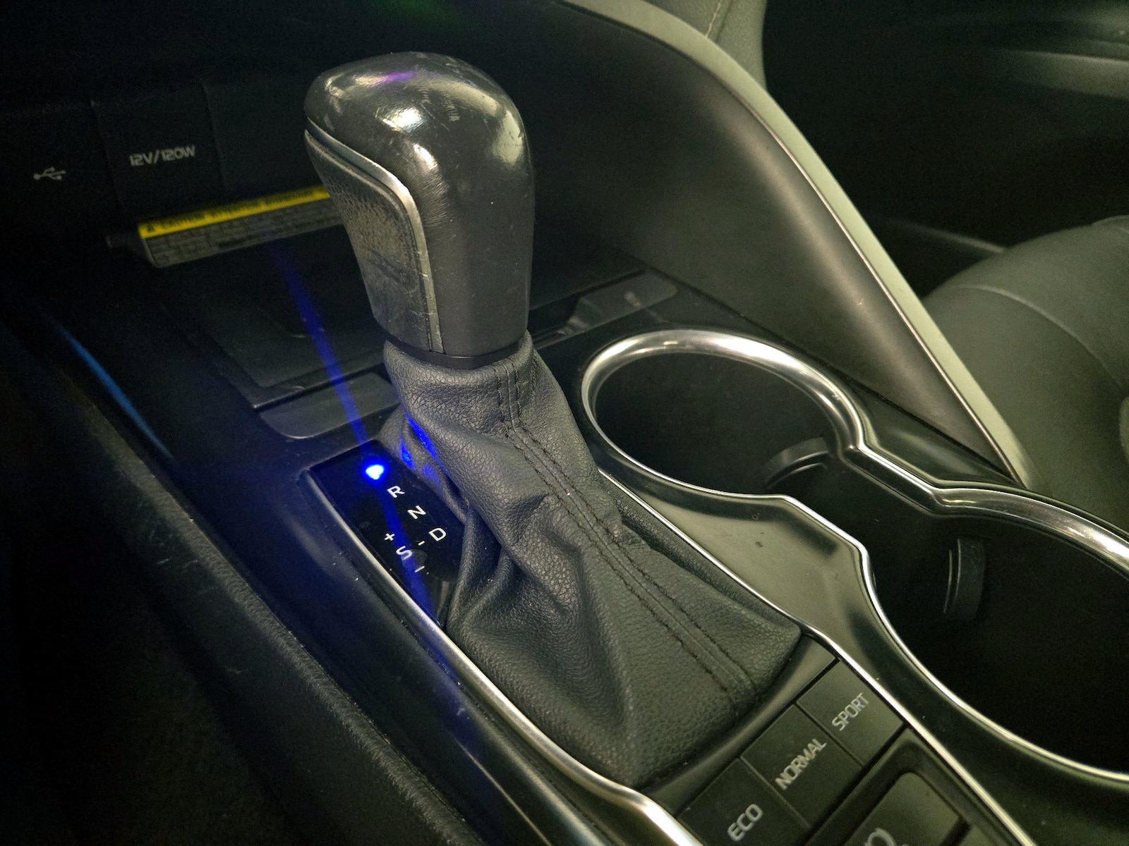 2020 Toyota Camry XSE - Photo 17