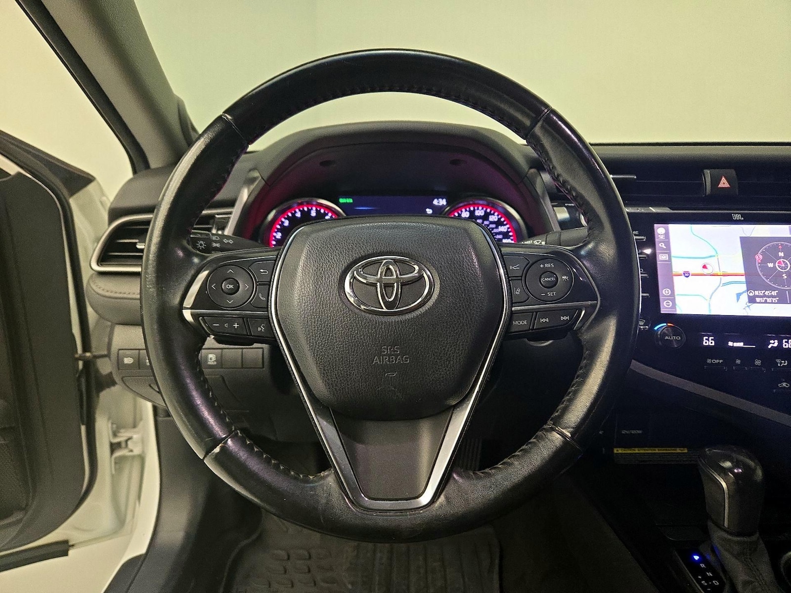 2020 Toyota Camry XSE - Photo 9