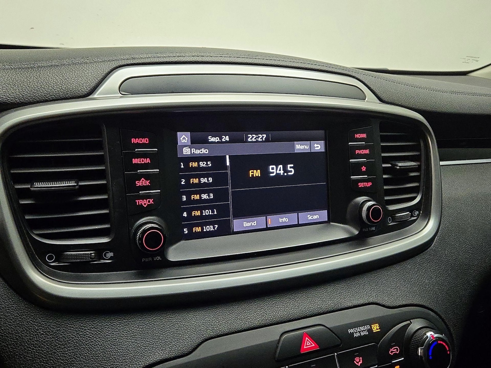 2020 Kia Sorento LX - Photo 16